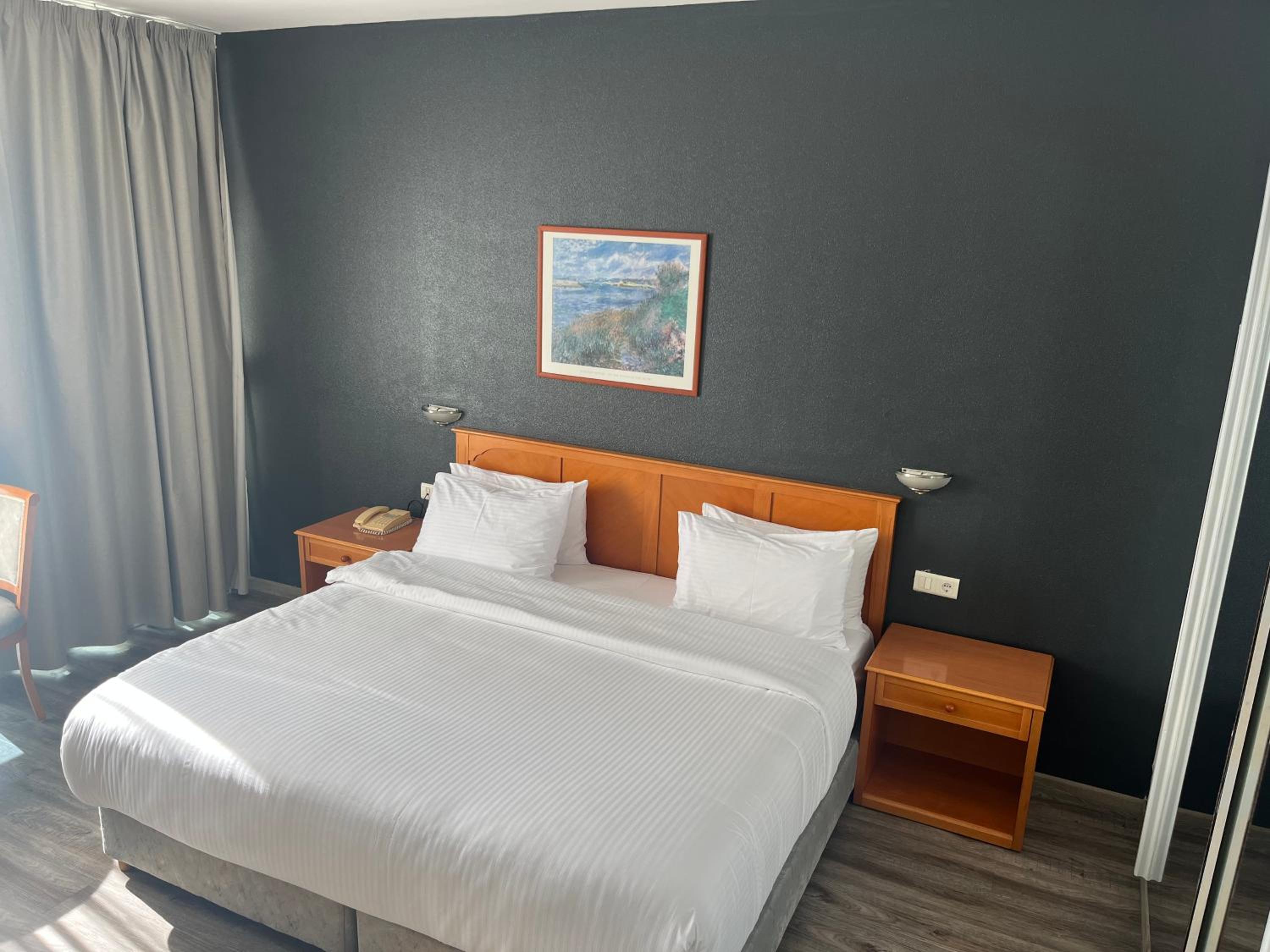 Family Suite with Balcony - Photo 3