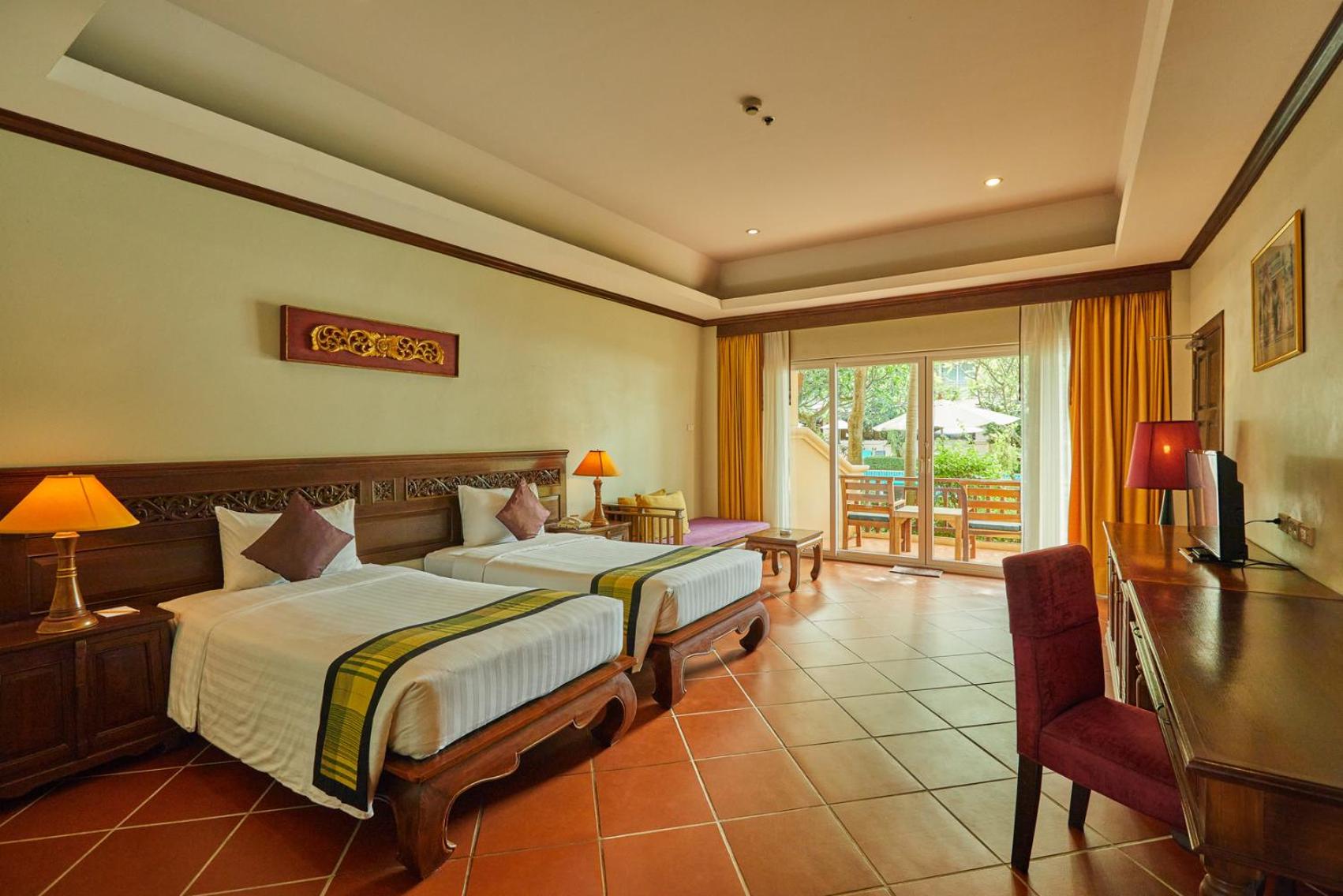 Deluxe Double or Twin Room with Pool Access photo 2