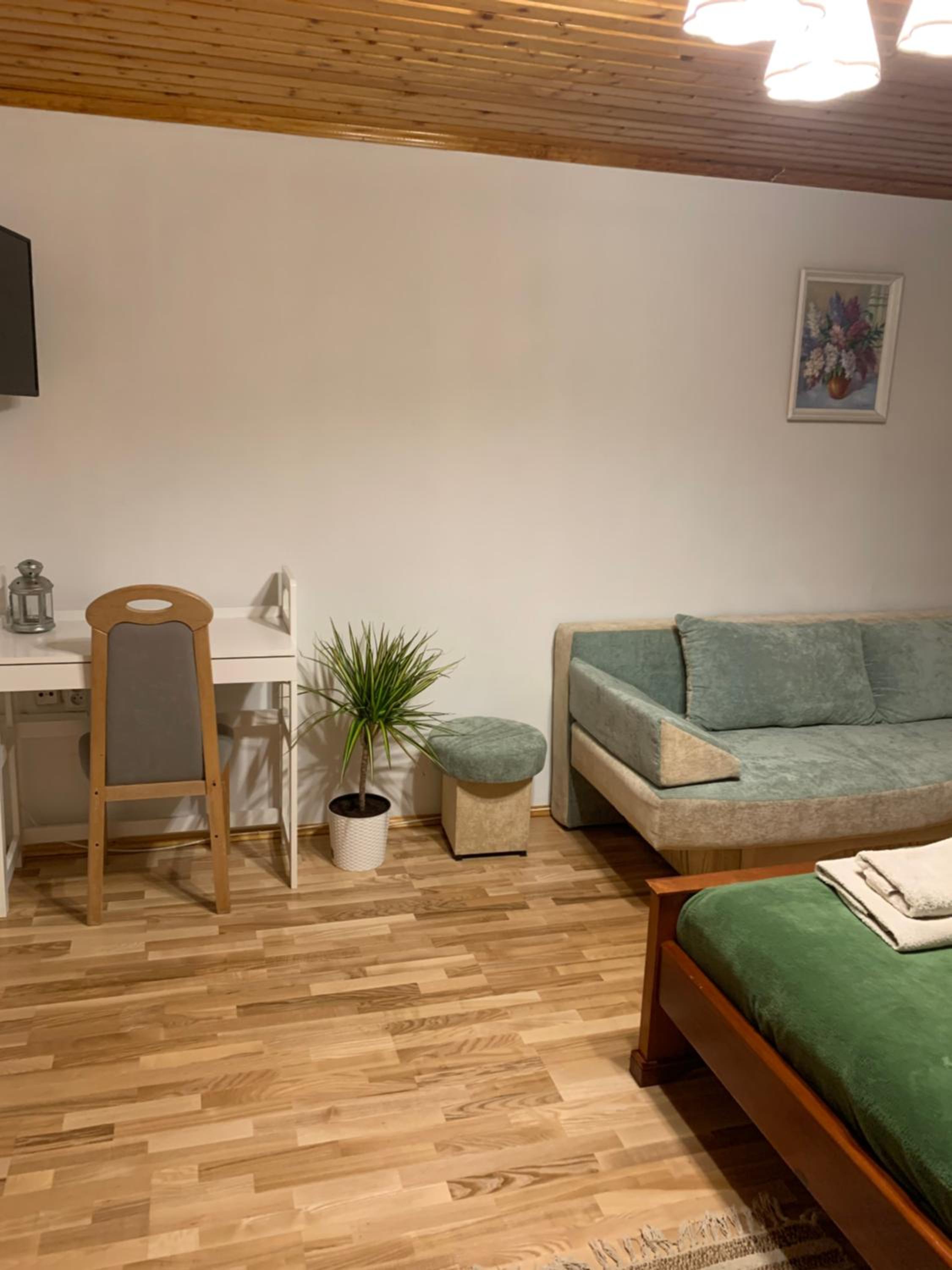 Basic Triple Room with Shared Bathroom photo 2