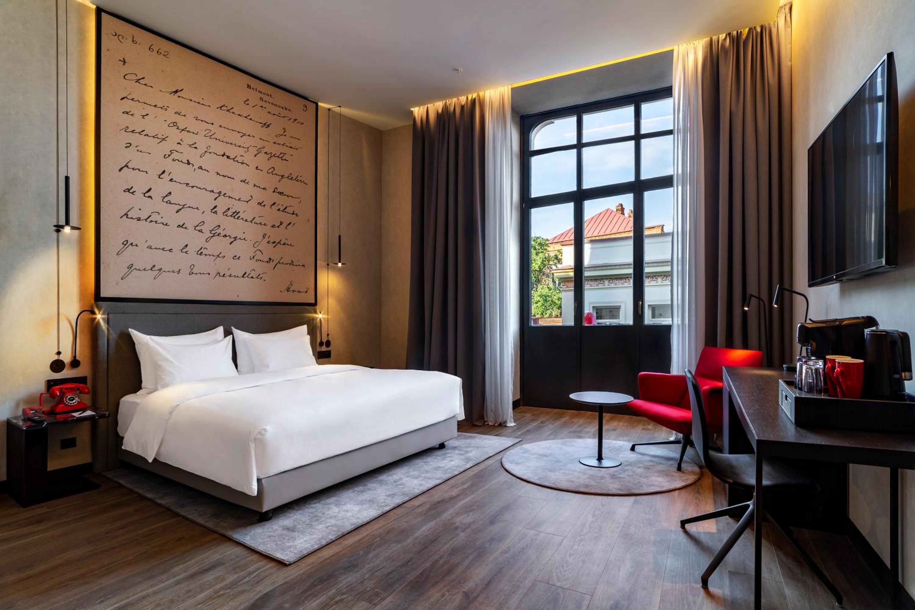 Superior Room with Balcony - Photo 7