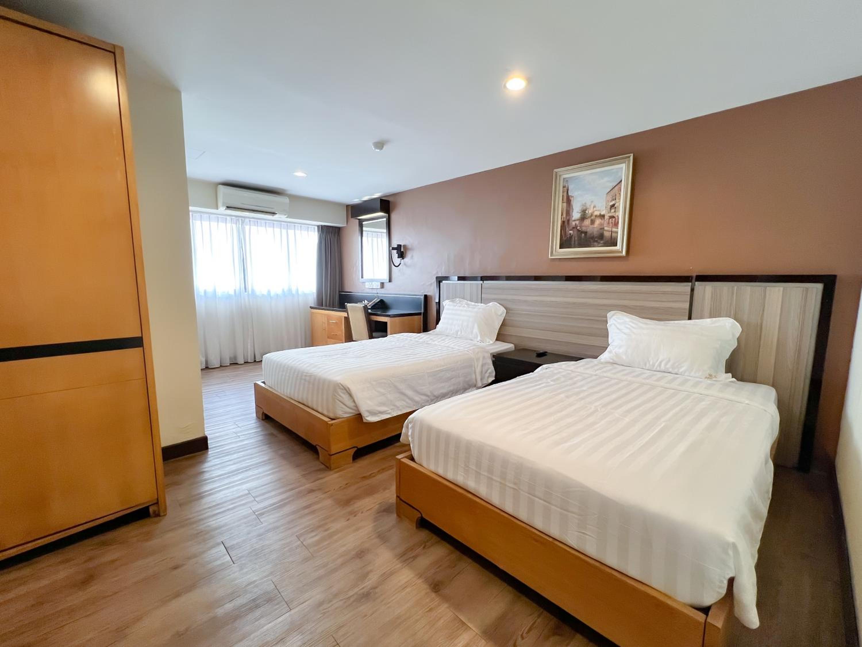 Deluxe Twin Room - Photo 2