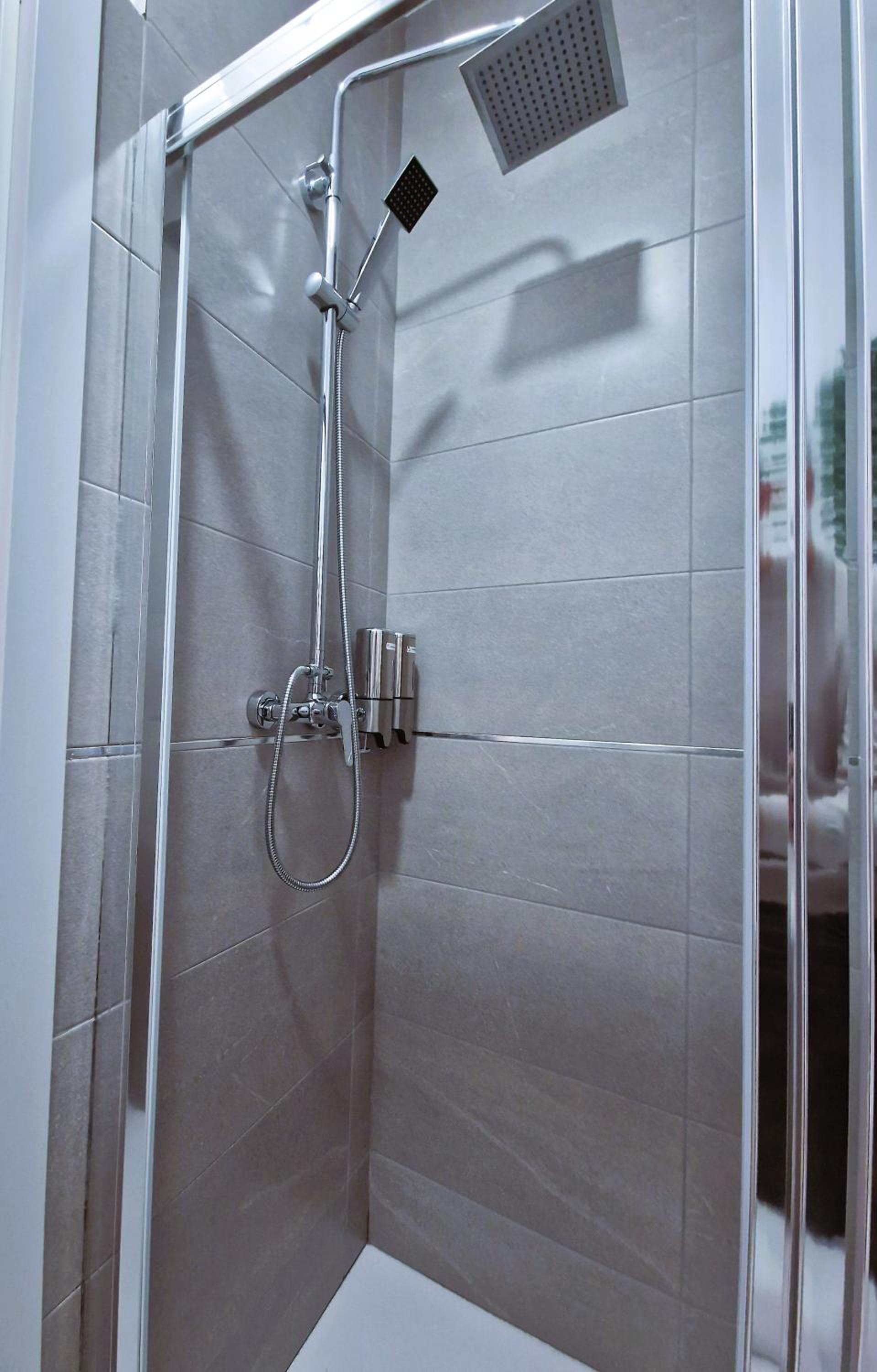 Single Room with Private Bathroom photo 2