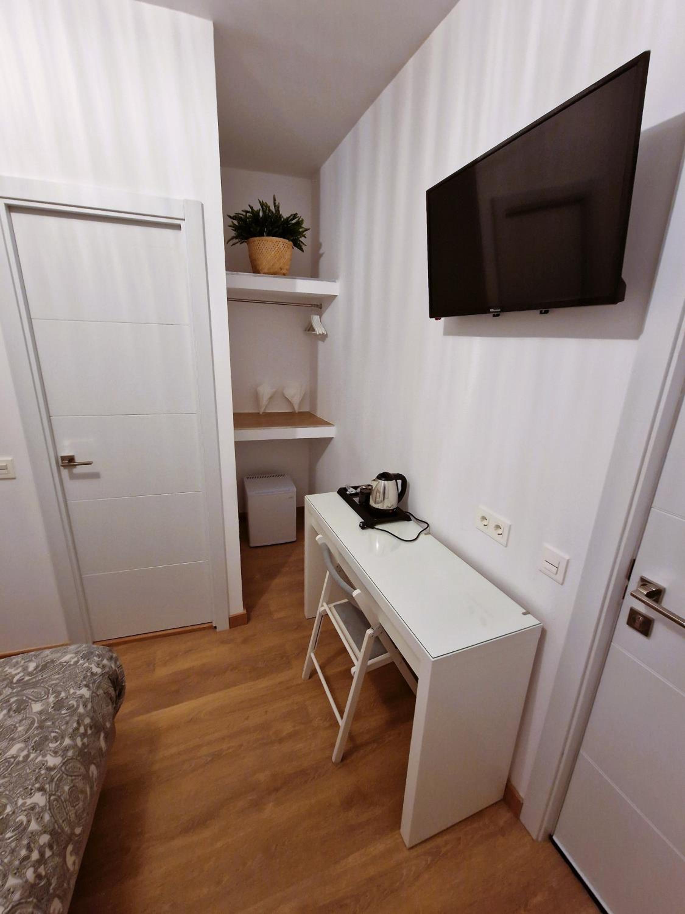 Economy Double Room - Photo 5