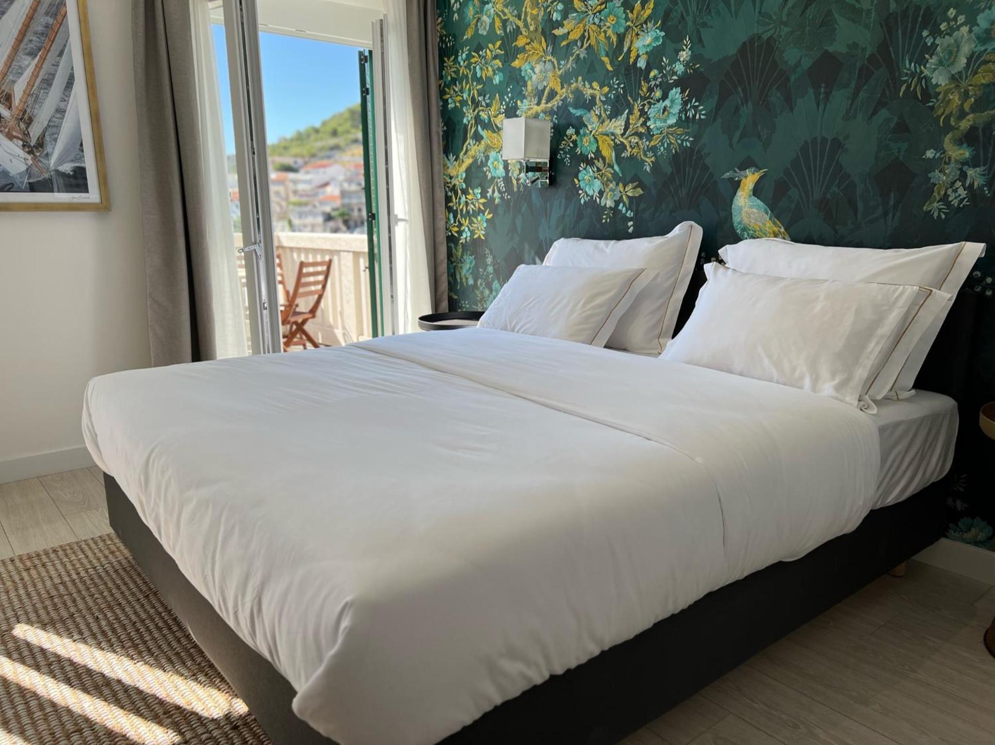 De Luxe Doppelzimmer mit Balkon und Meerblick