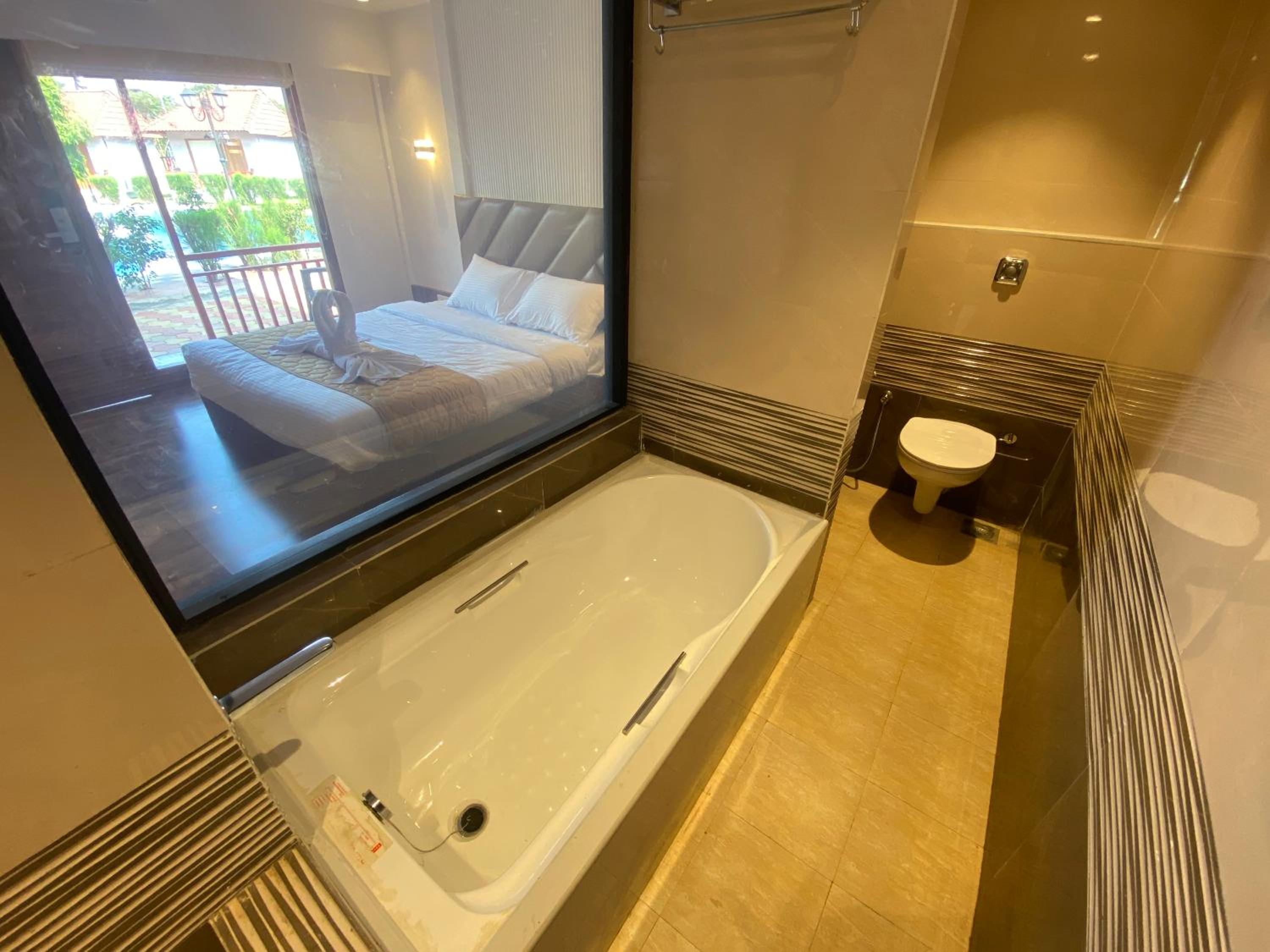 Deluxe Room - Photo 6
