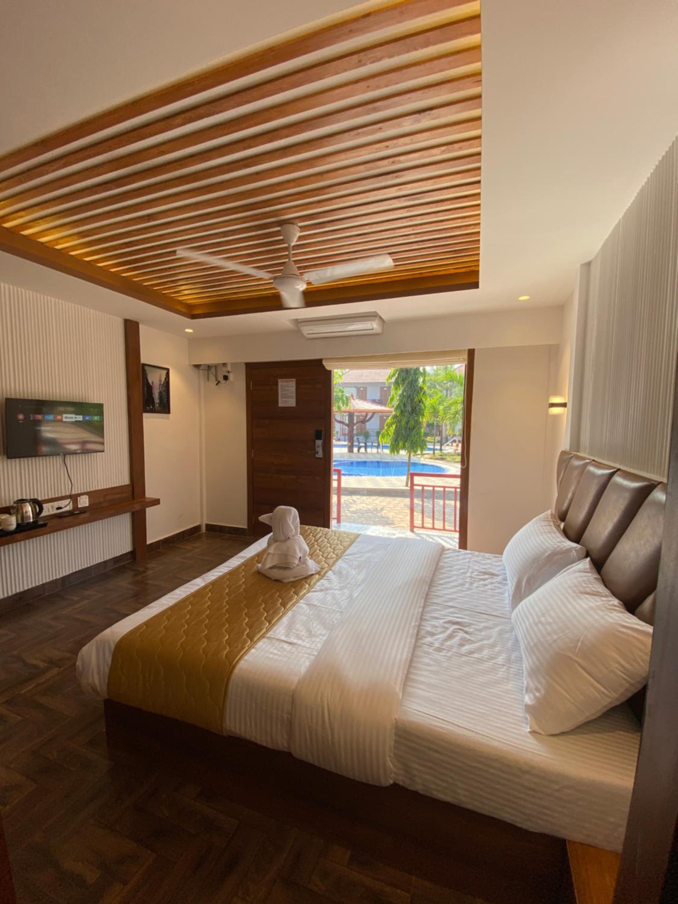 Deluxe Room - Photo 12