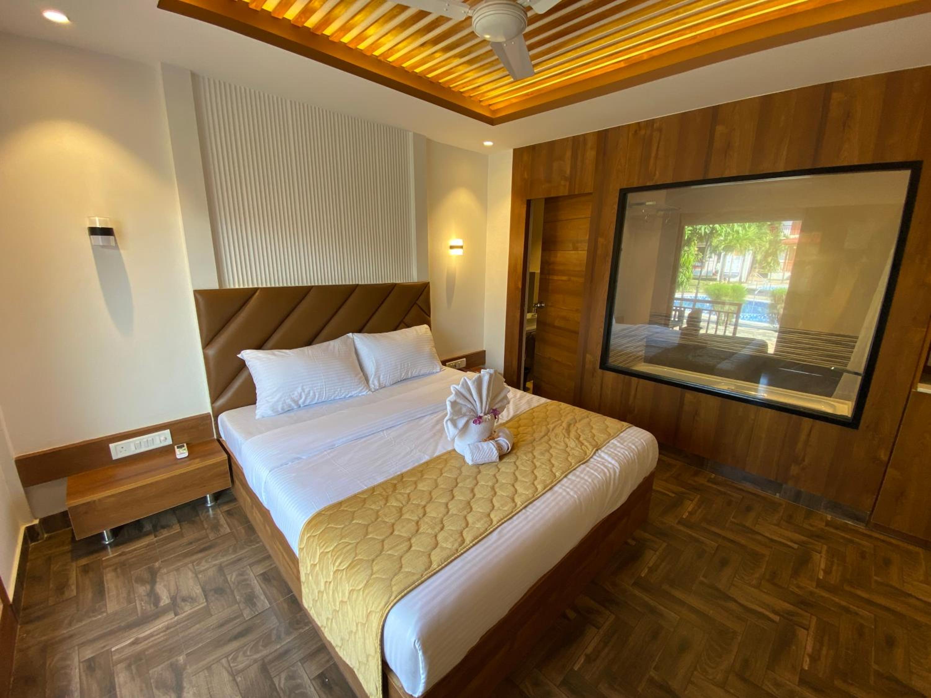 Deluxe Room - Photo 15