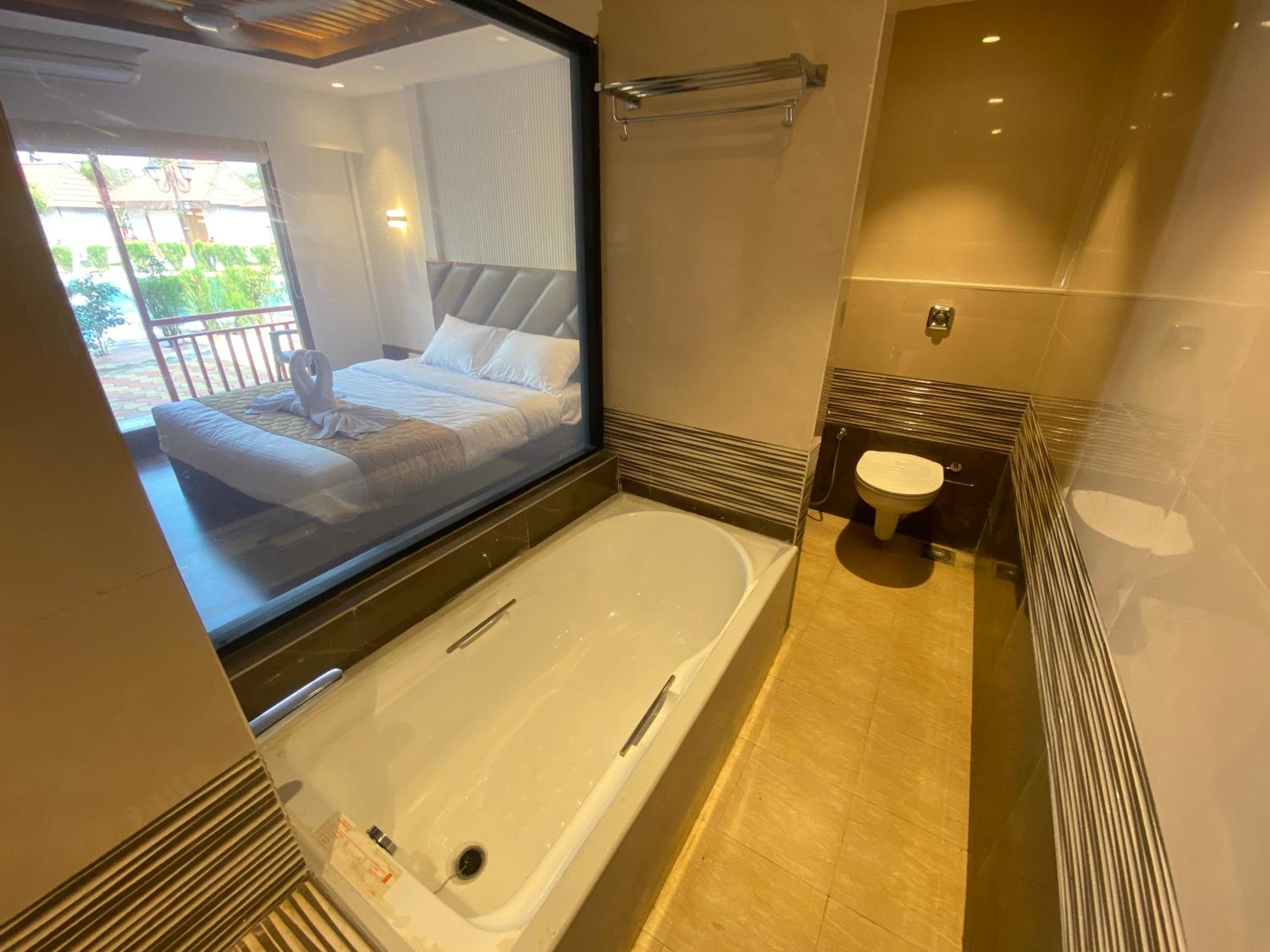 Deluxe Room - Photo 8
