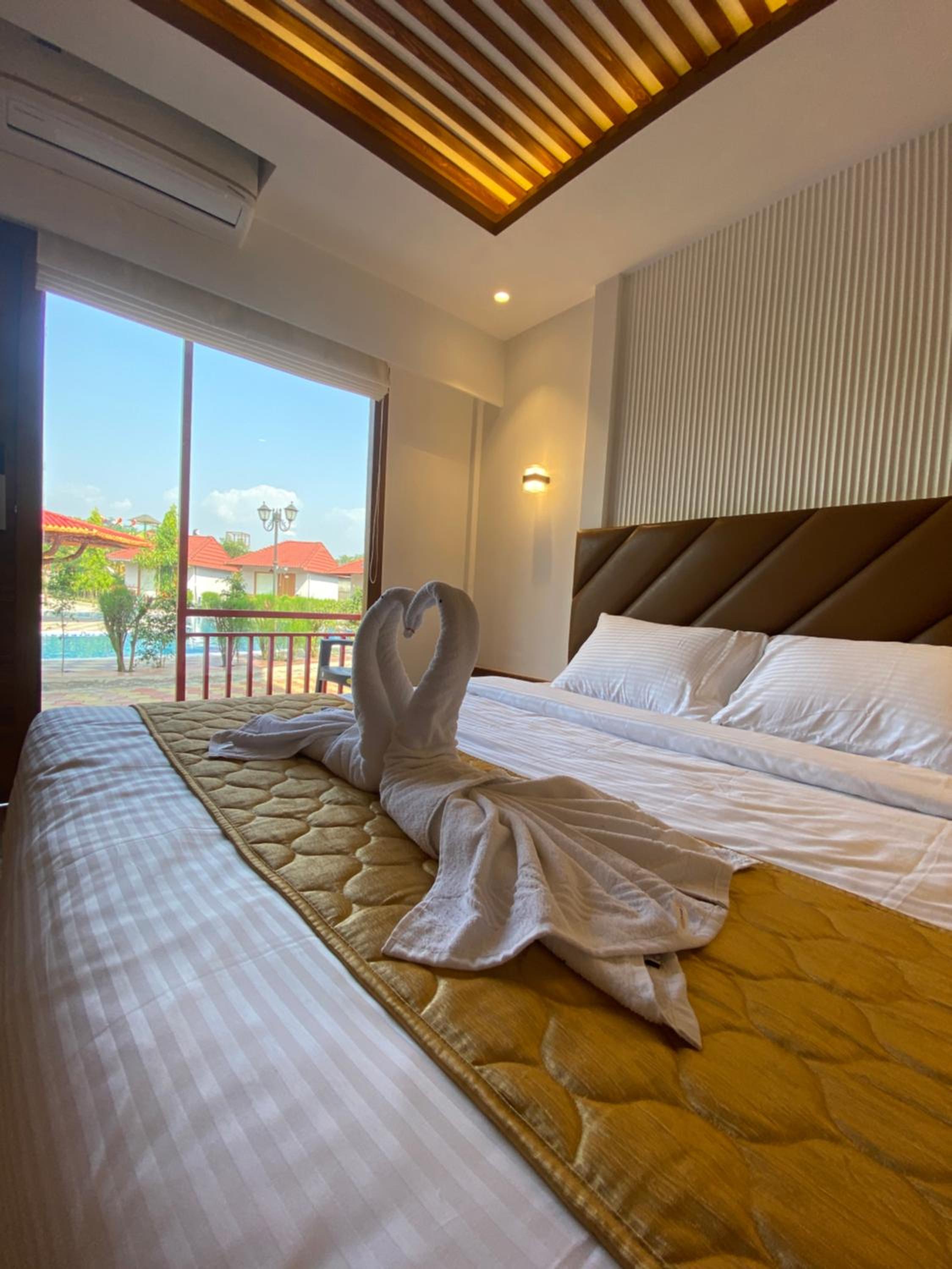 Deluxe Room - Photo 13