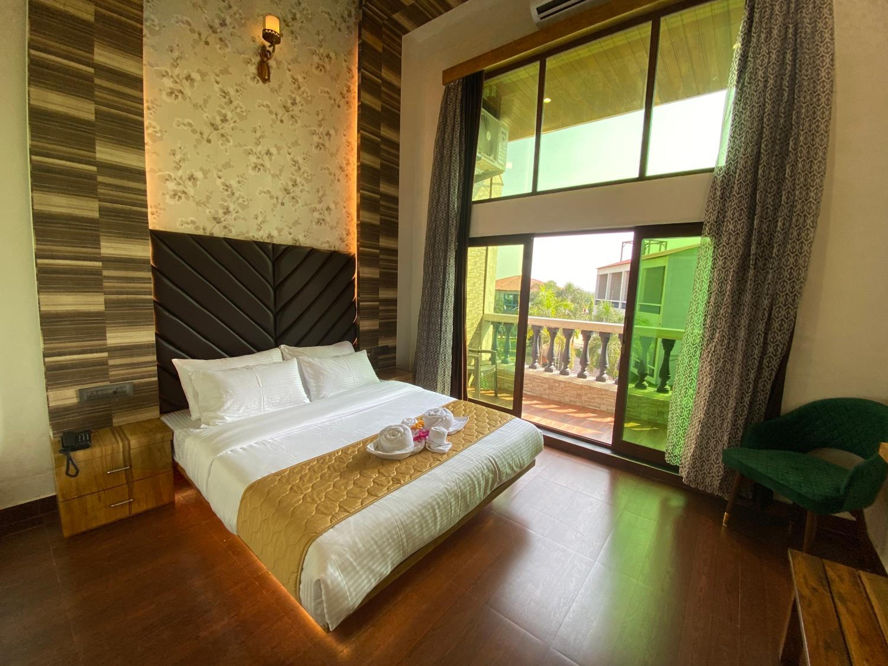 Deluxe Quadruple Room - Photo 2