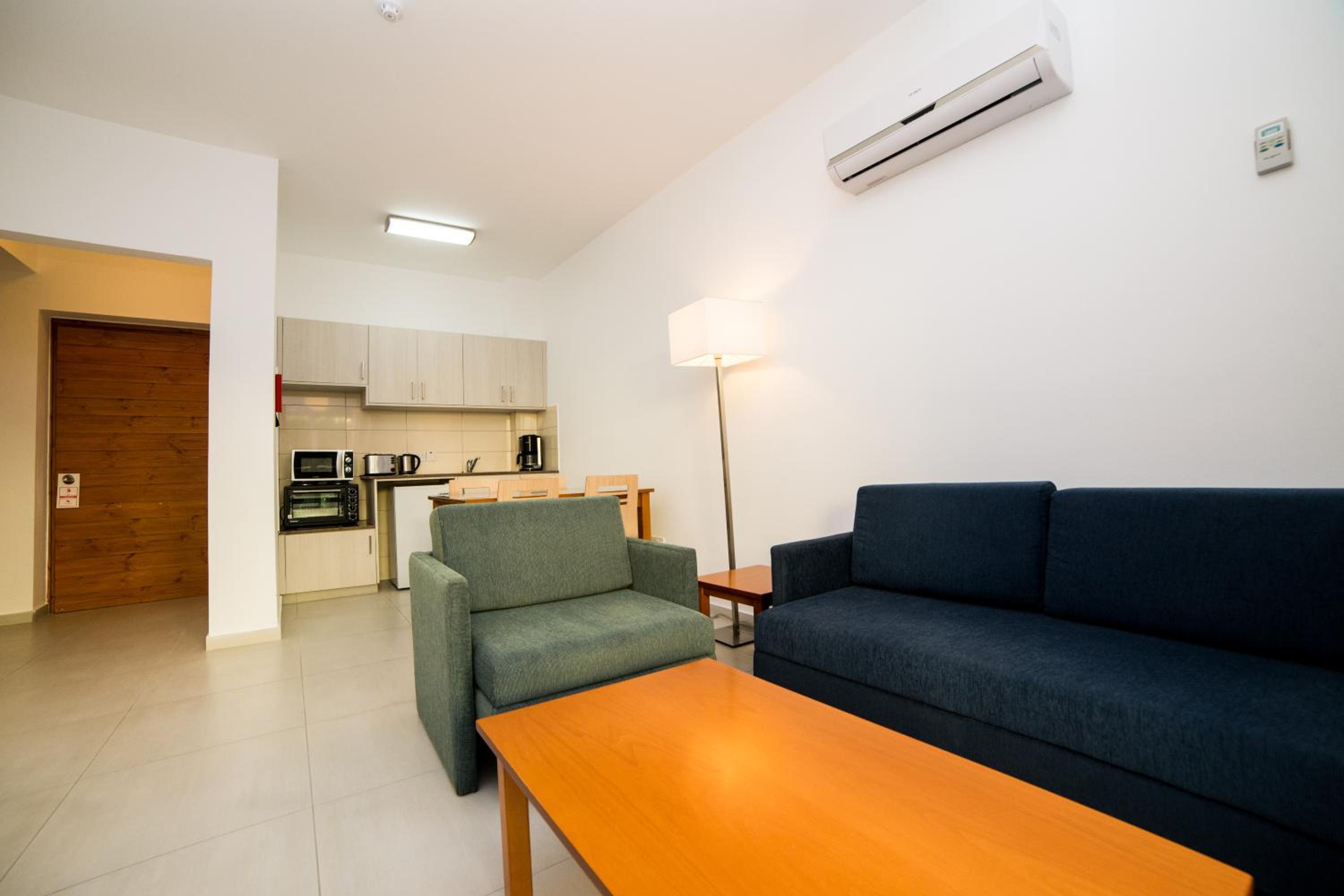 Superior One-Bedroom Apartment with Inland View - Photo 1