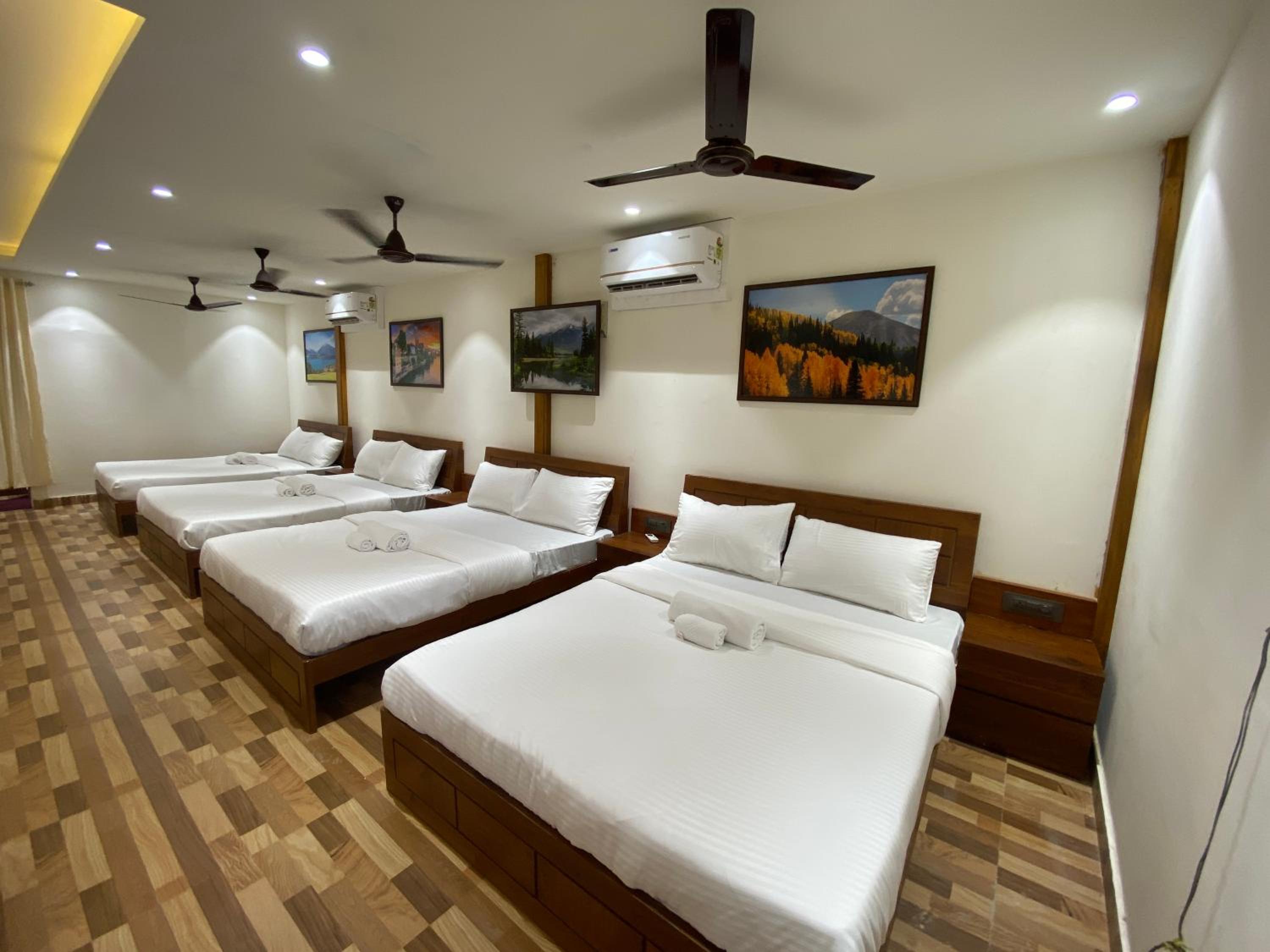 Large Double Room - Photo 9