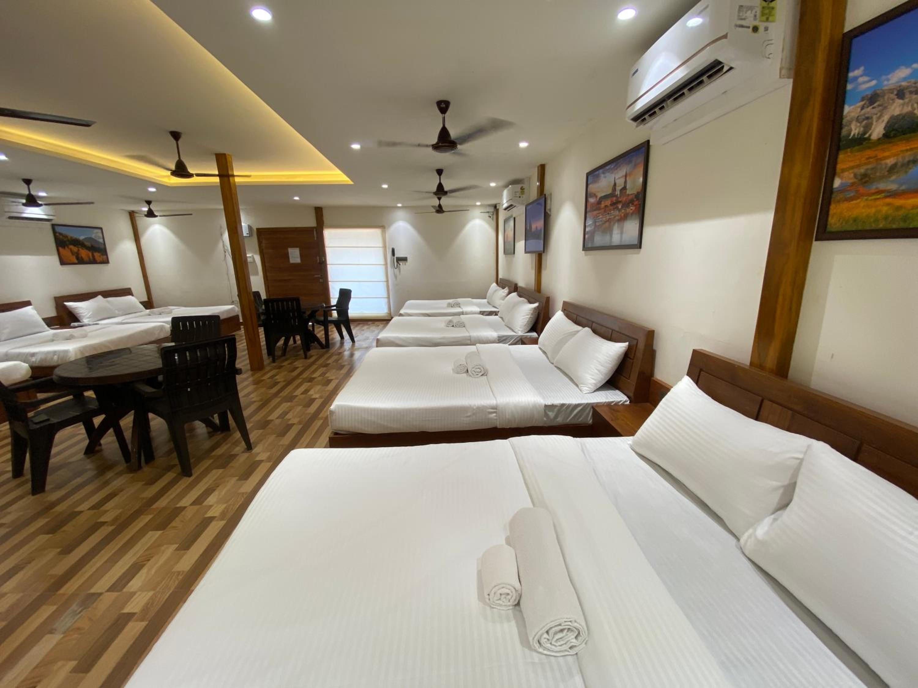 Large Double Room - Photo 2