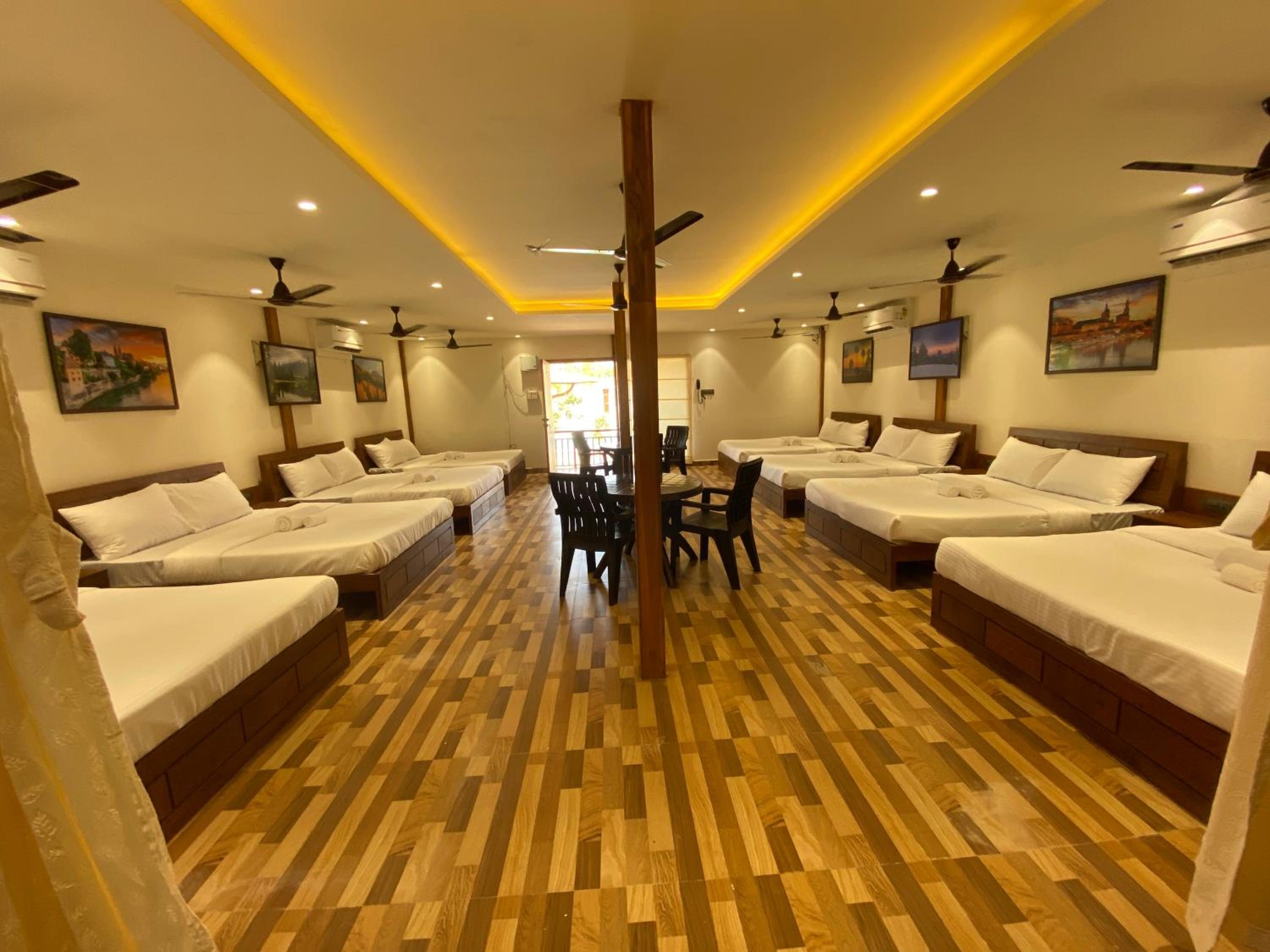 Large Double Room - Photo 1