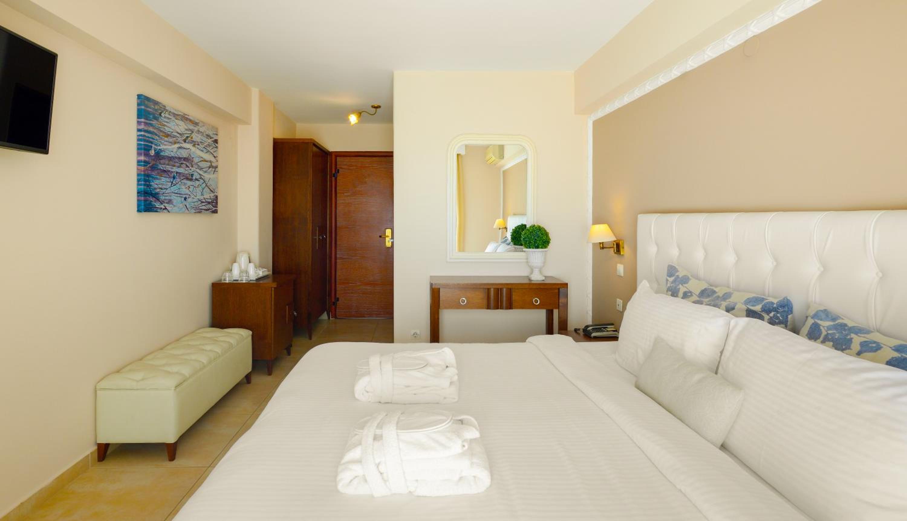 Superior Double Room with Partial Sea View - Photo 6