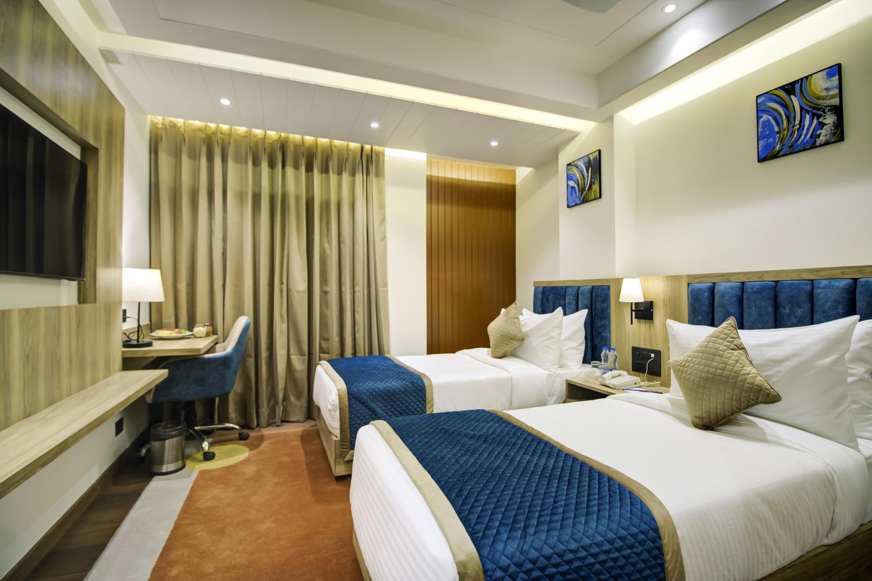 Superior Double or Twin Room - Photo 9