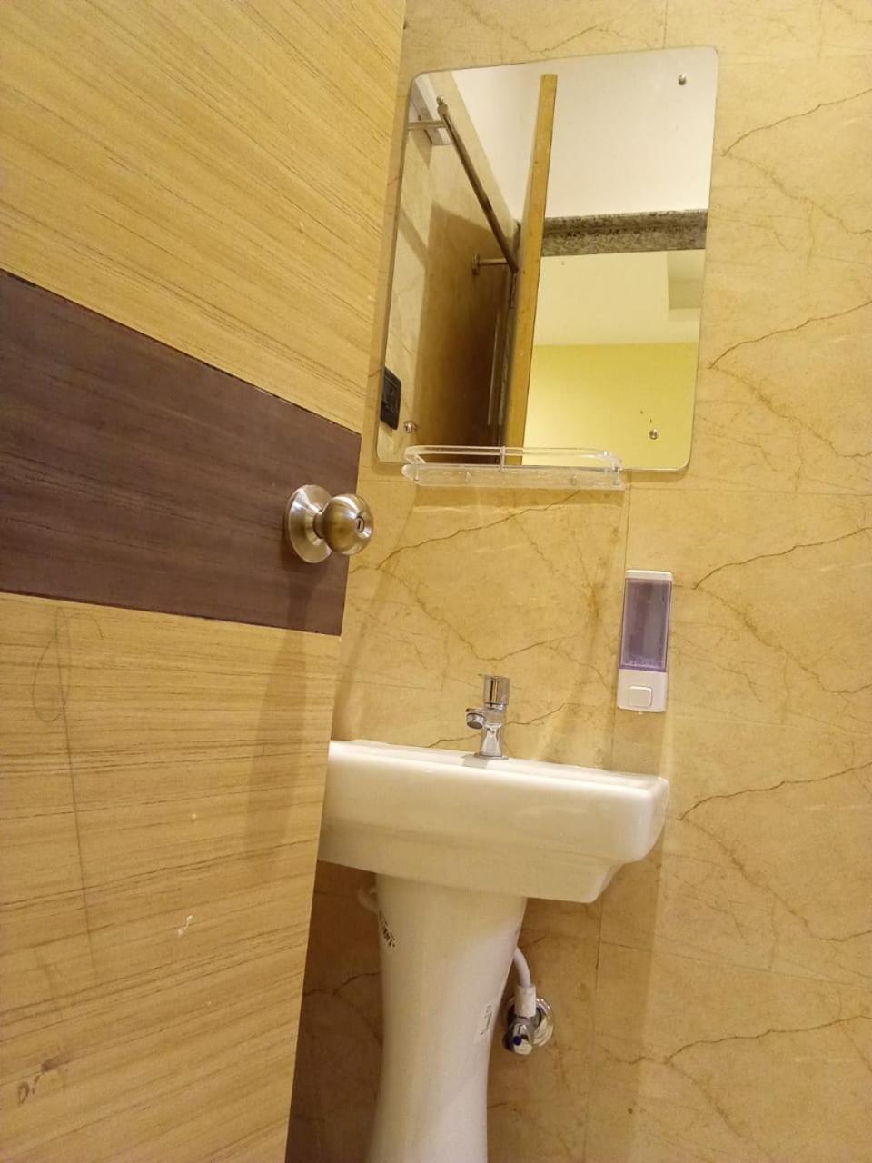 Double Room - Photo 11