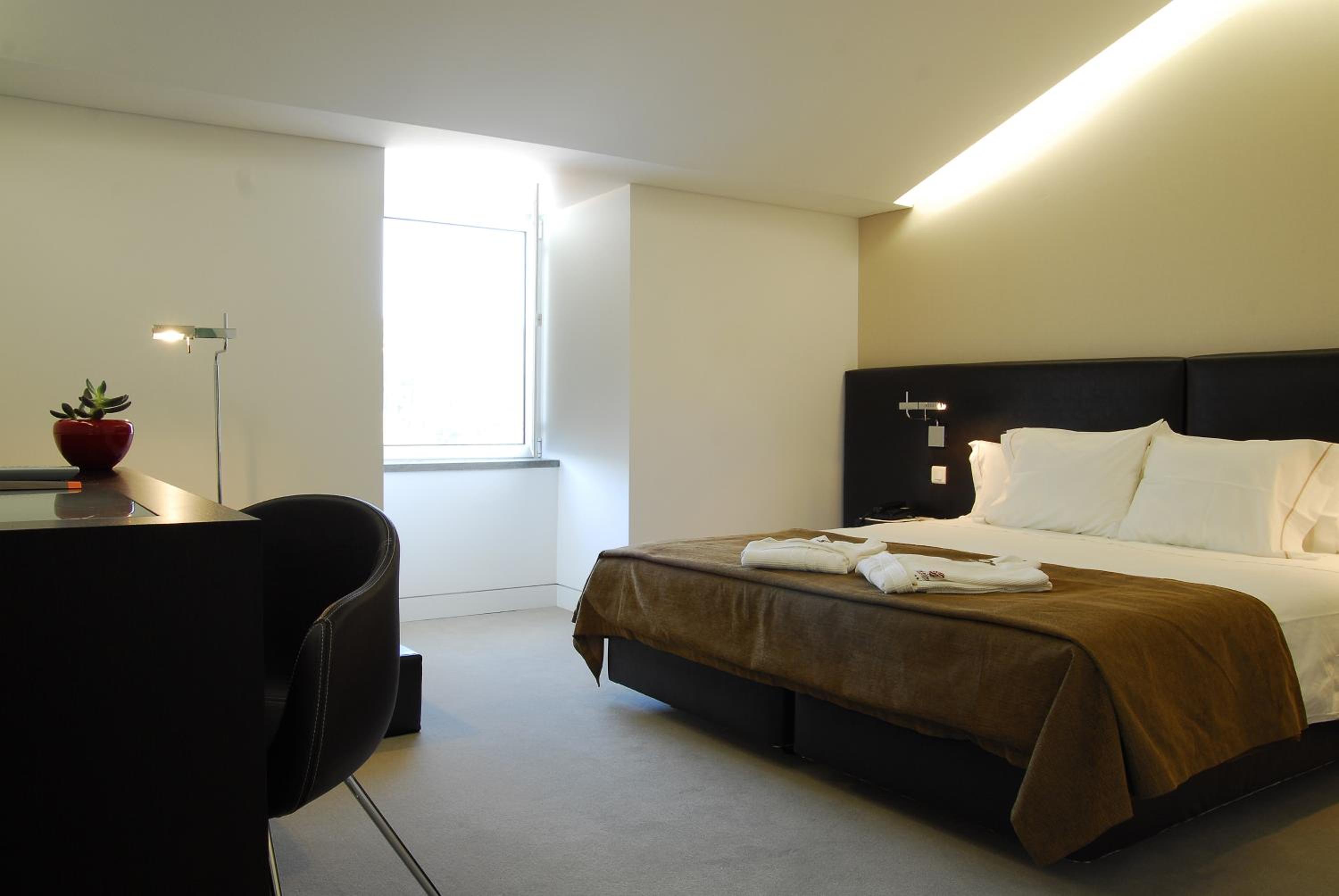 Double or Twin Room - Photo 5