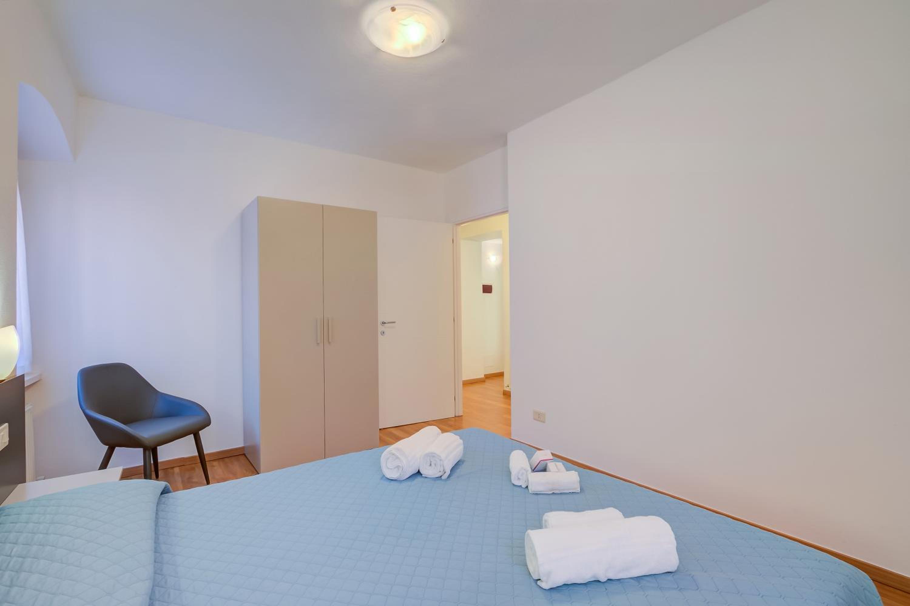 Two Bedroom Apartment with Balcony photo 2
