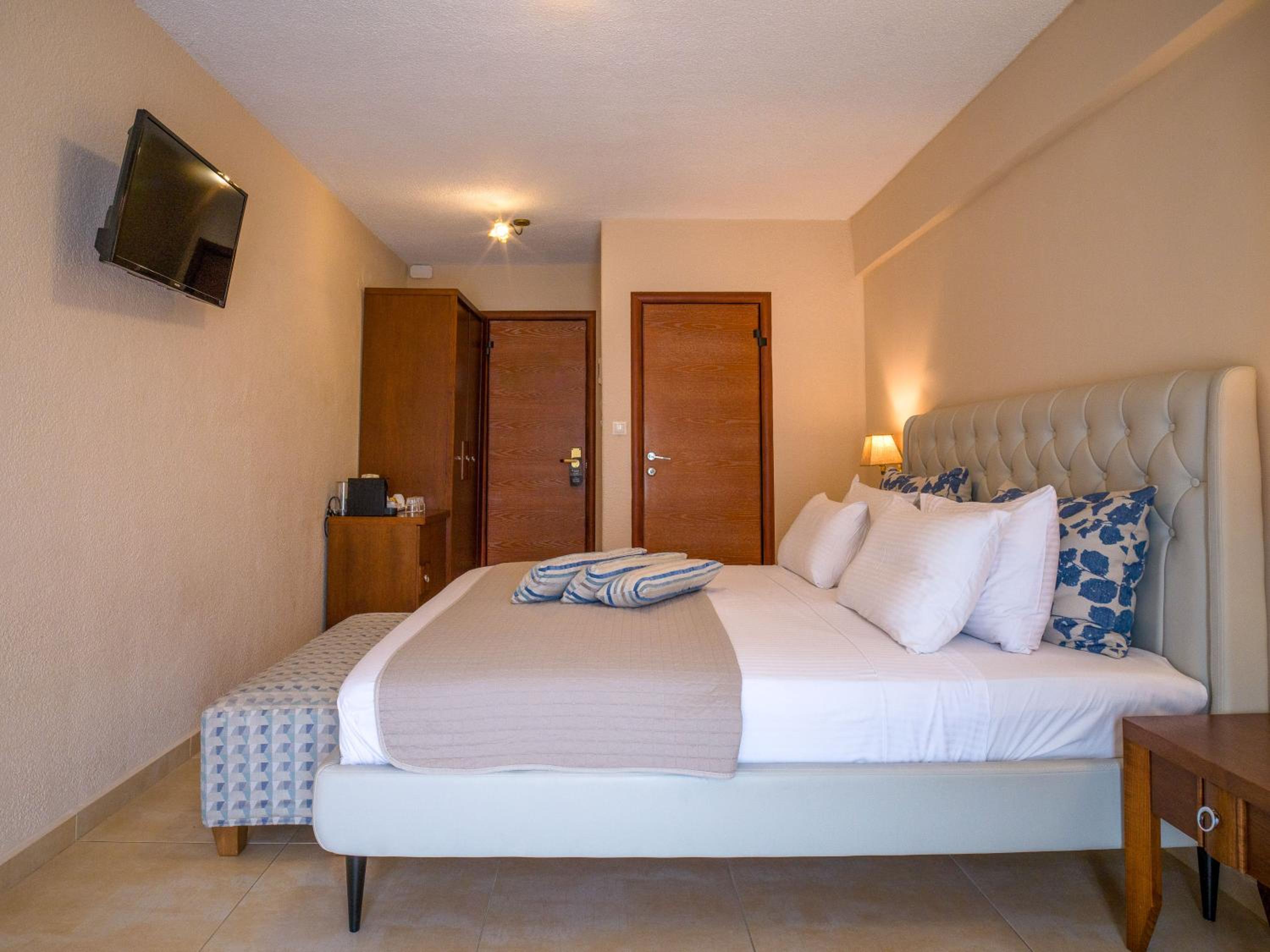 Standard Double Room - Photo 7
