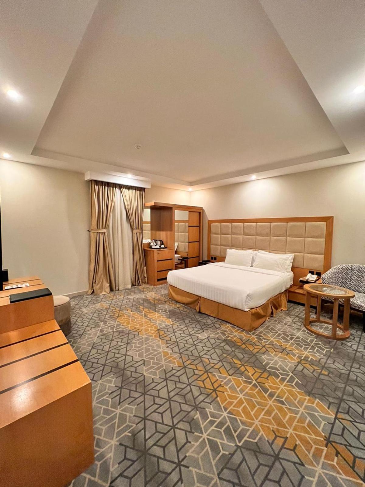 غرفة سوبيريور مزدوج (full مزدوج bed) (bed type is subject to availability smoking)