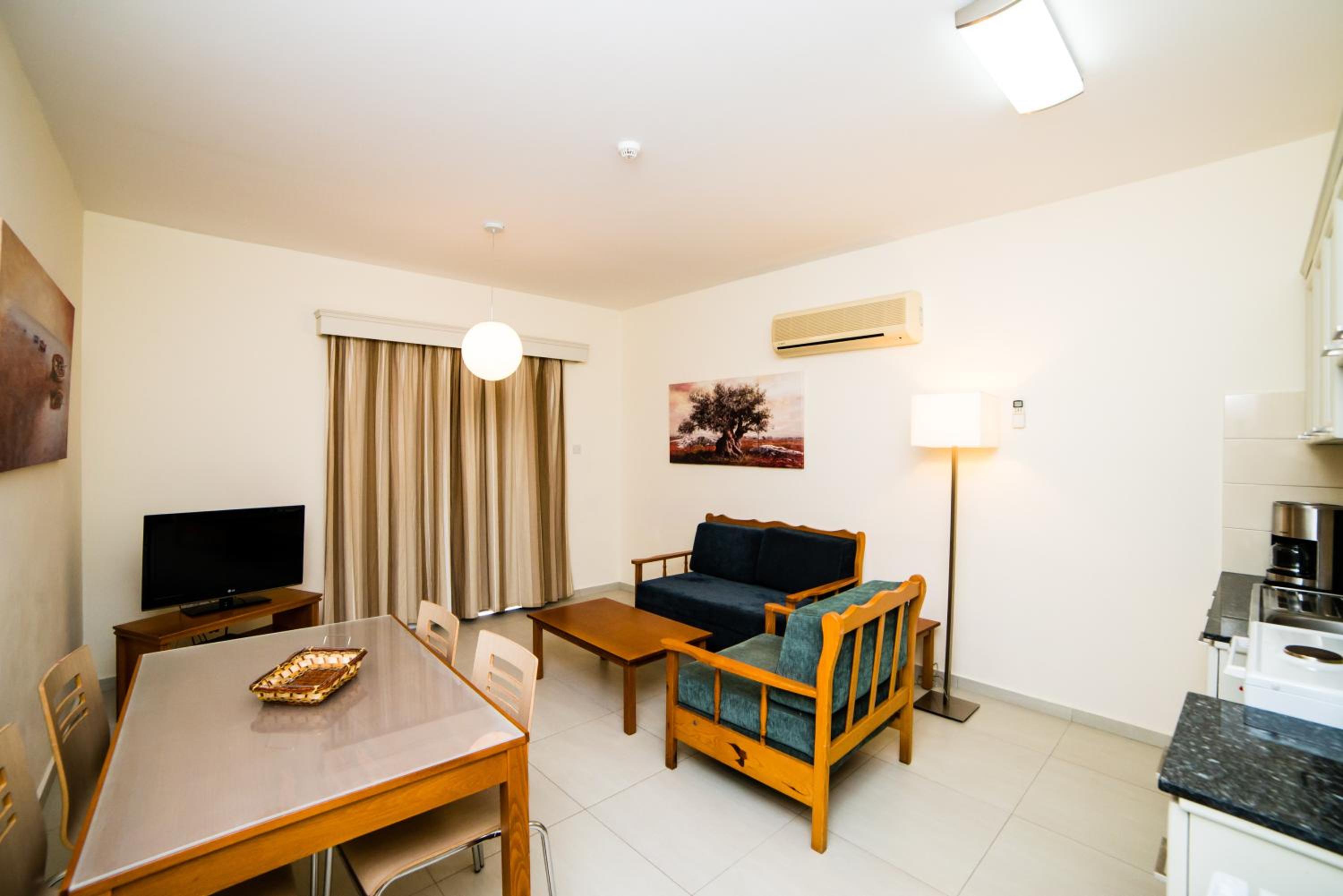 Superior One-Bedroom Apartment with Sea View - Photo 4