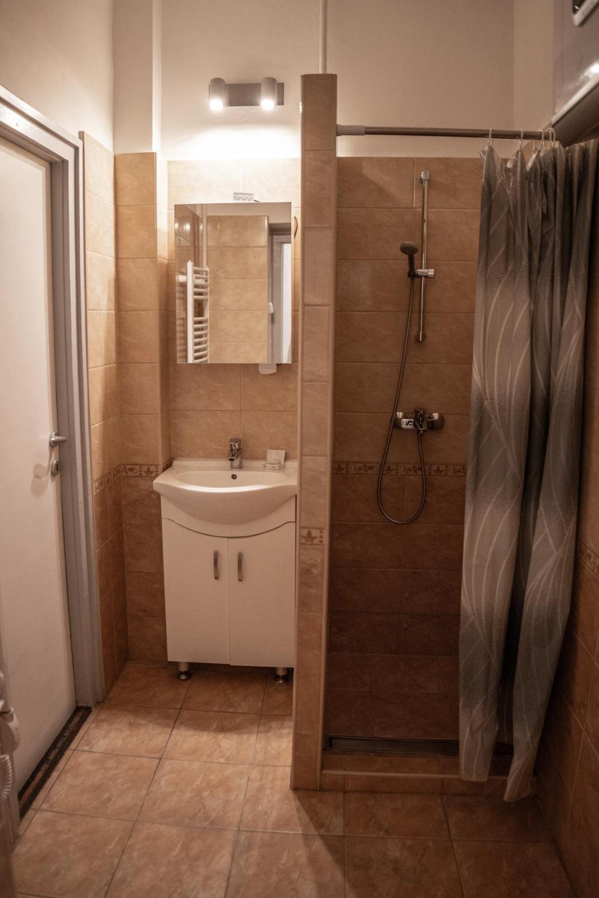 One-Bedroom Apartment - Photo 7