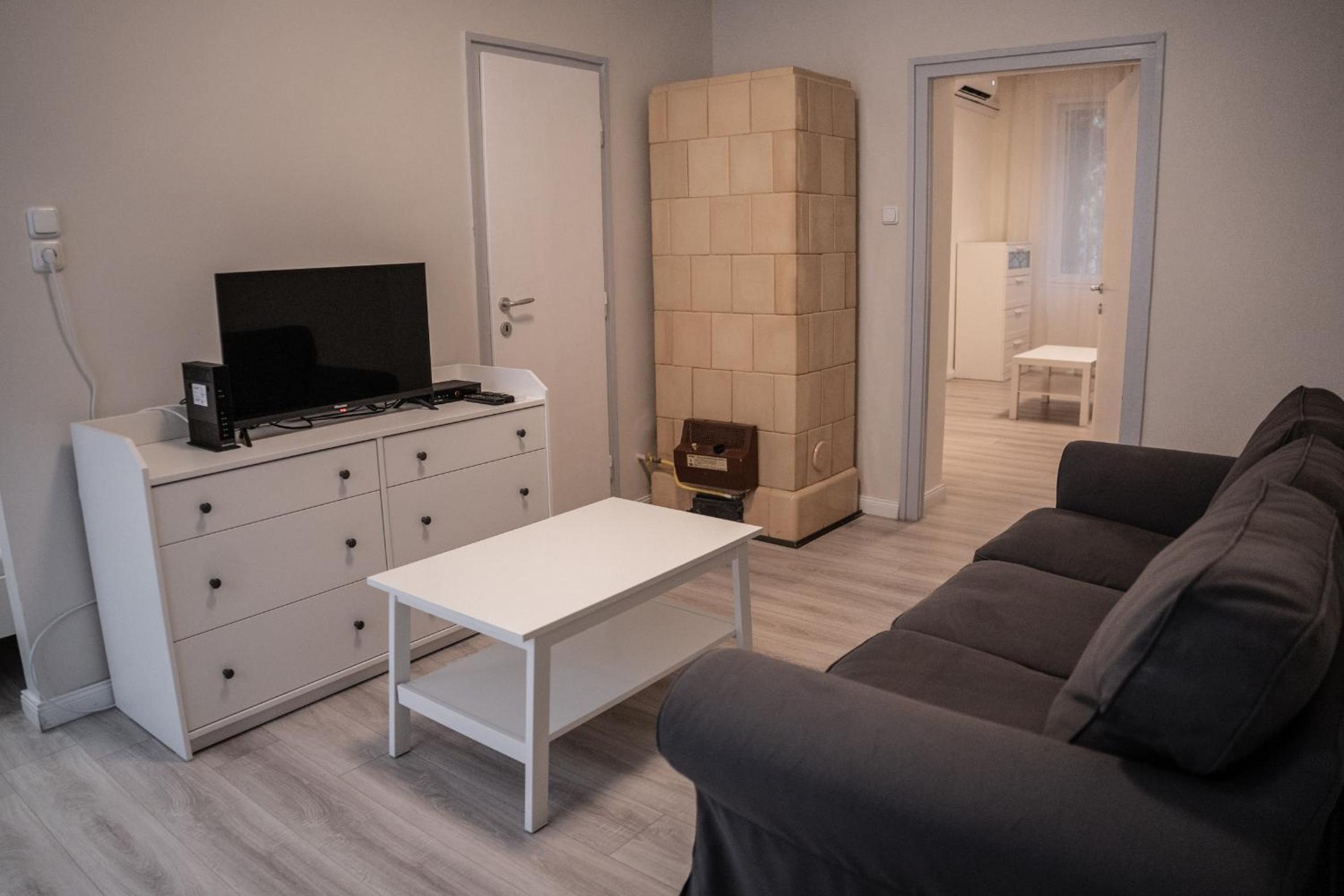 One-Bedroom Apartment - Photo 12