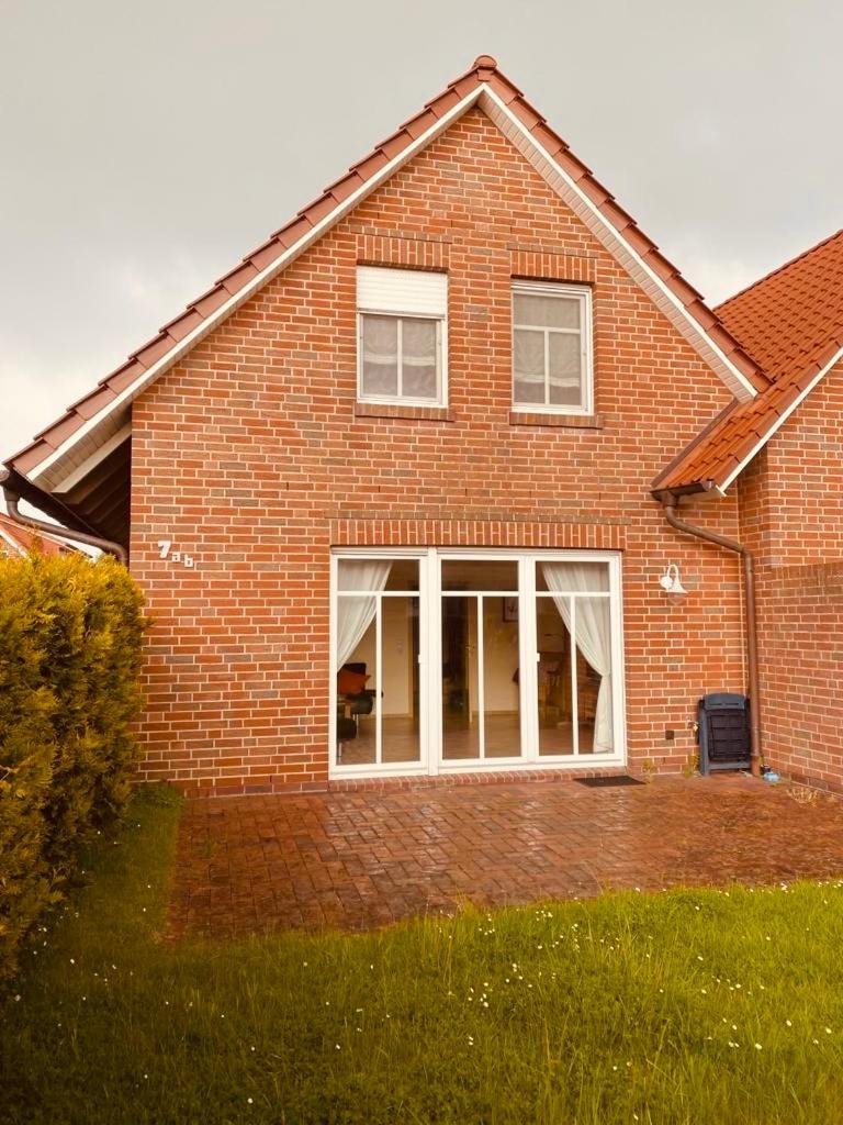 Three-Bedroom House photo 2