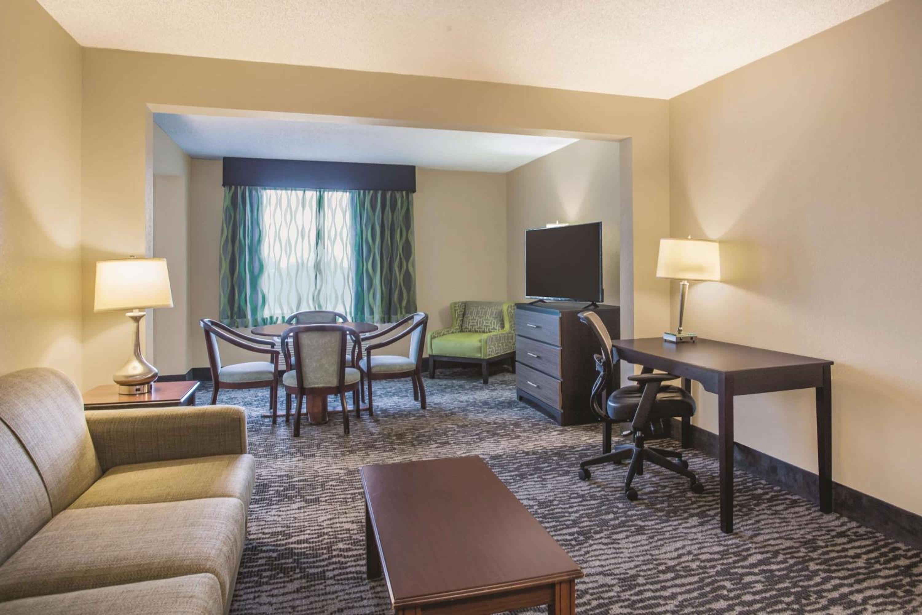 King Suite with Pool View - Non-Smoking