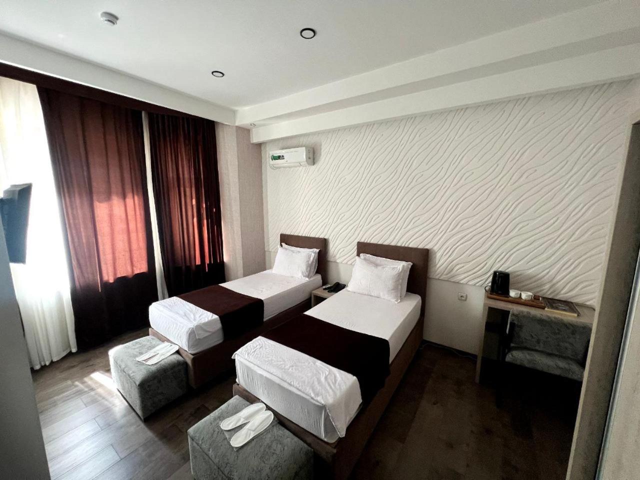 Twin Room - Photo 2