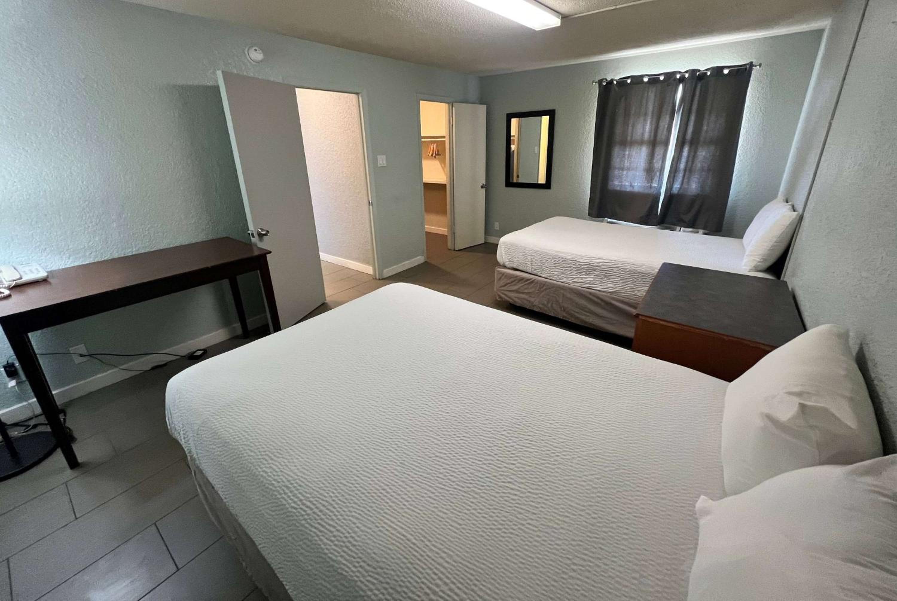 Apartment with Two Queen Beds - Non-Smoking photo 1