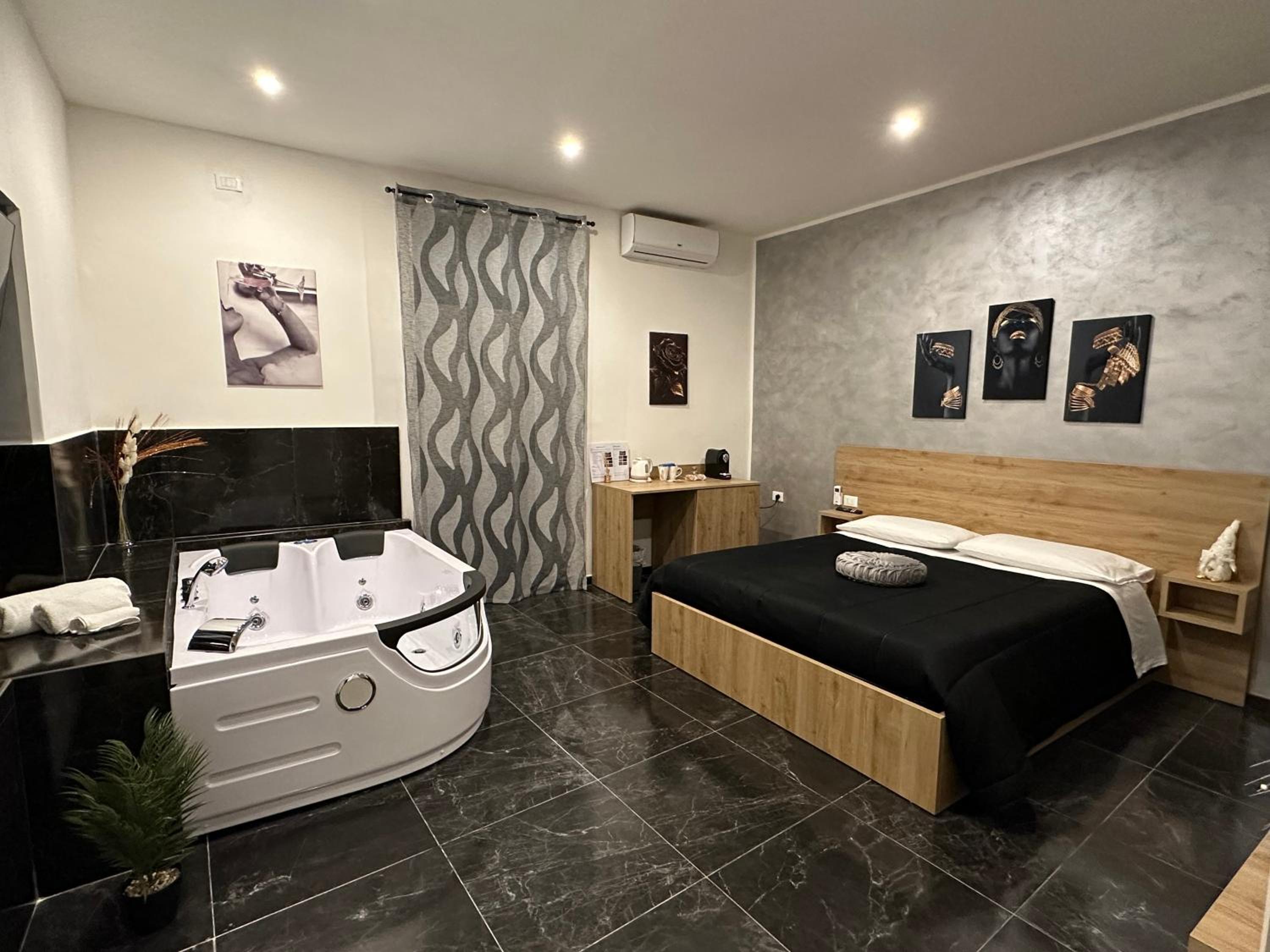 Queen Room with Spa Bath - Photo 3