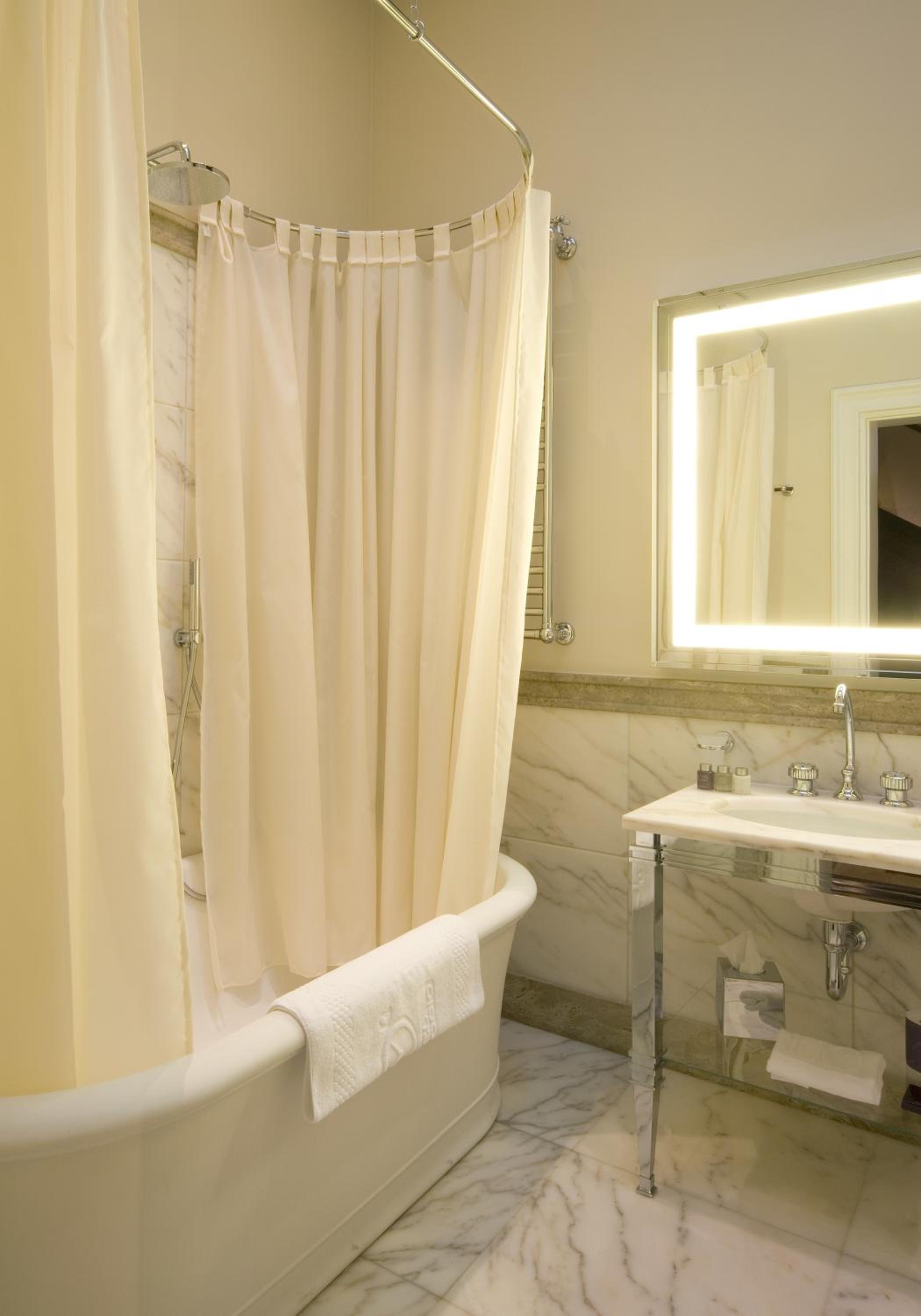 Suite - Photo 7