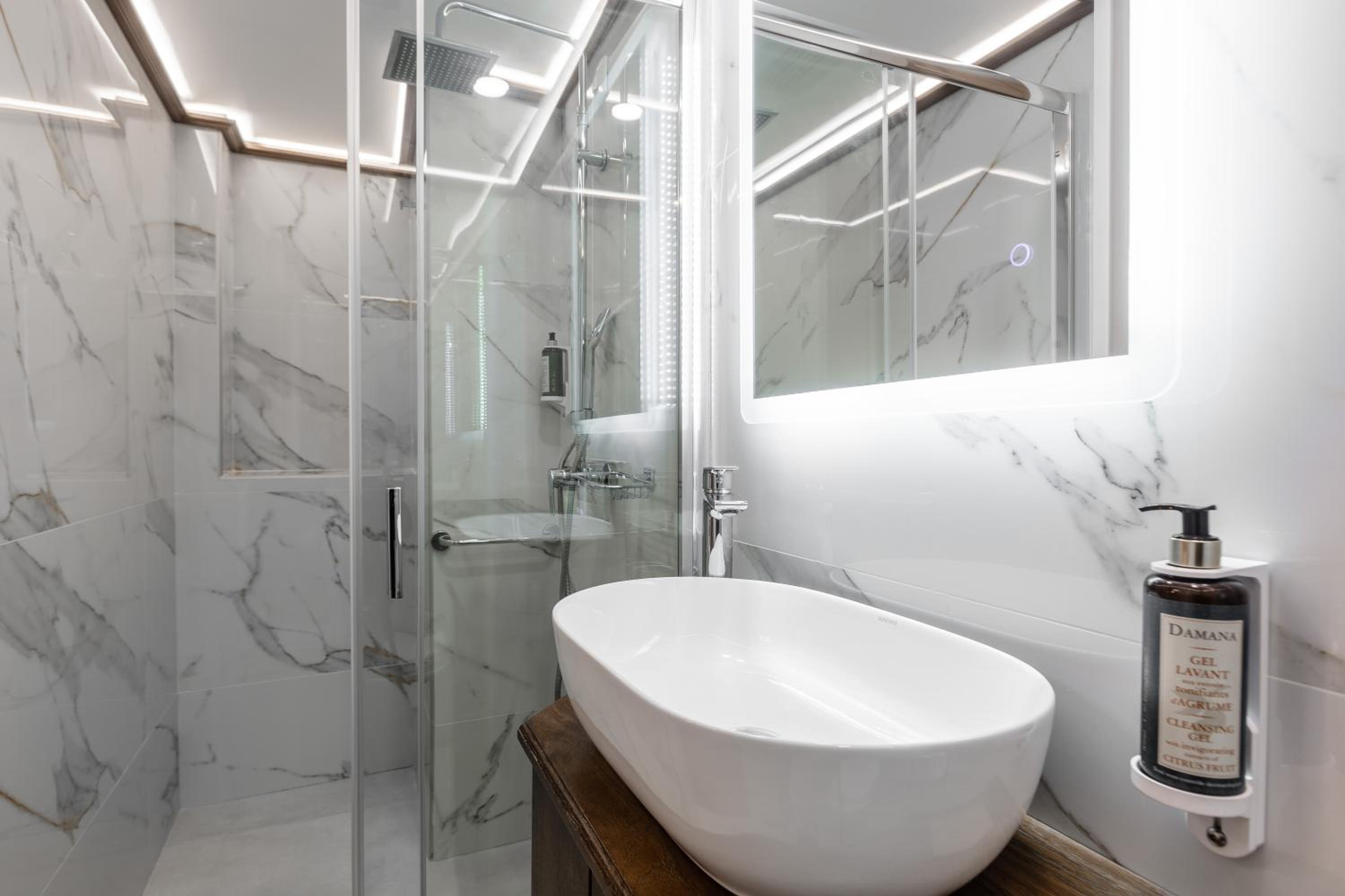 Standard Double Room - Photo 9