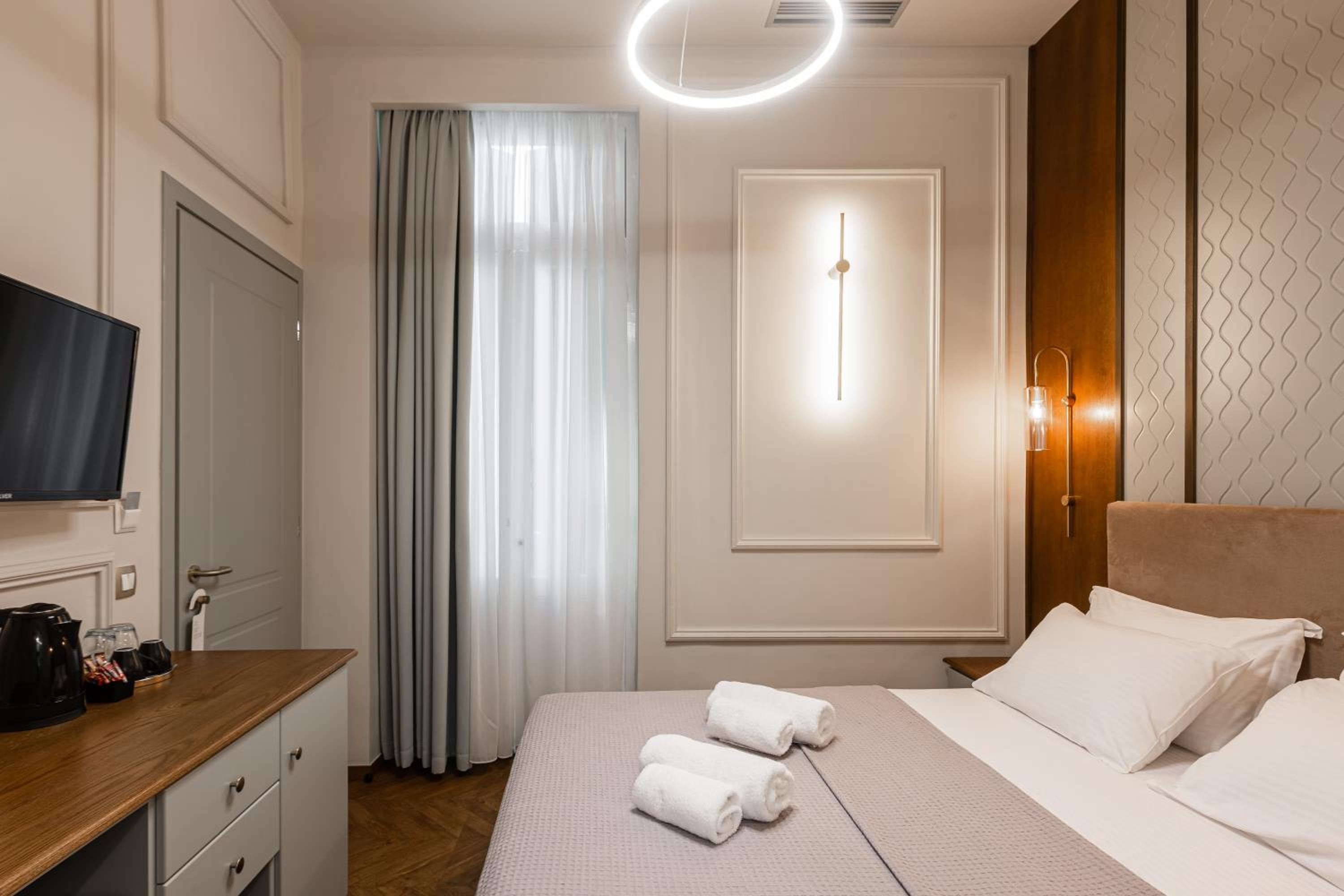 Standard Double Room - Photo 10