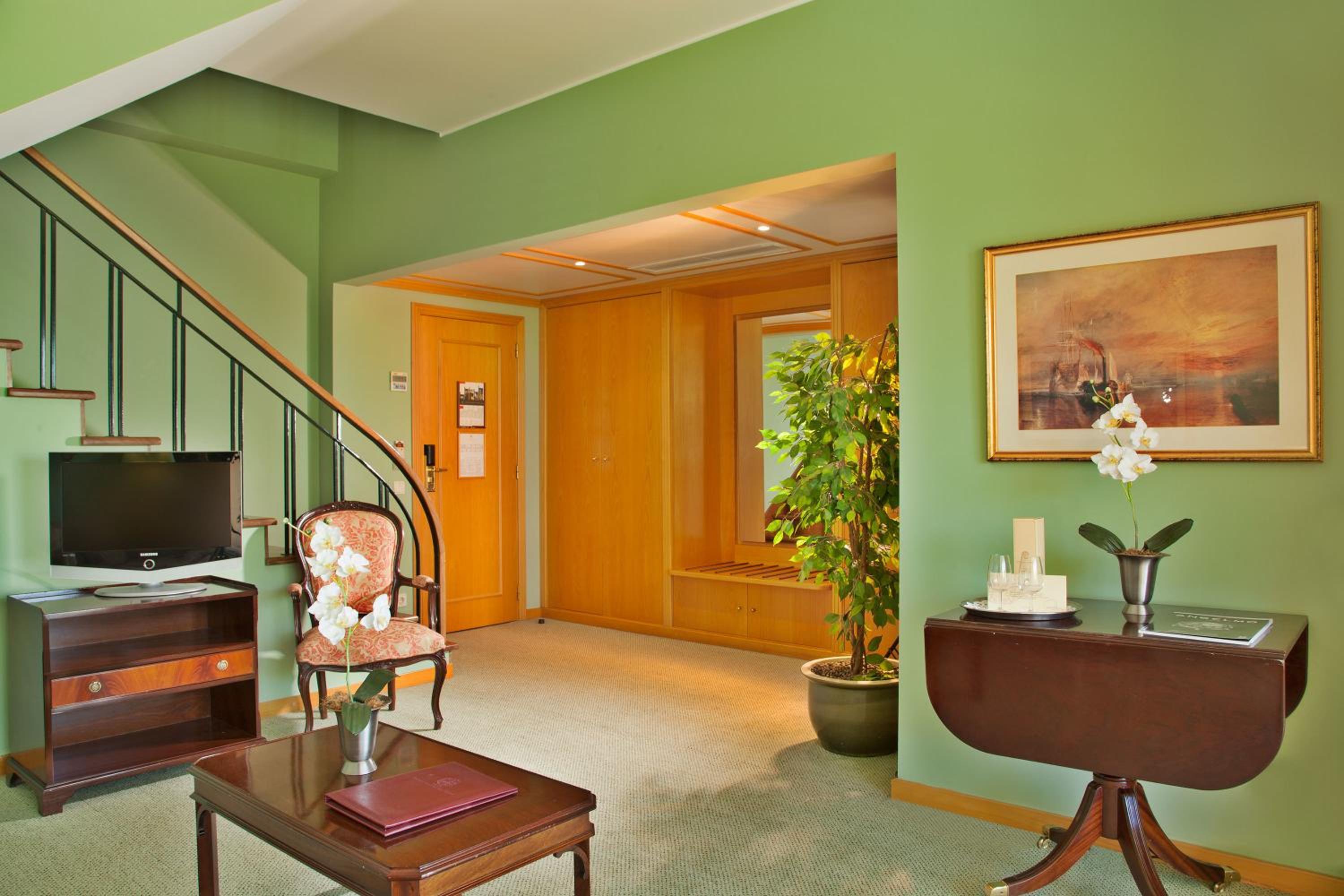 Duplex Suite - Photo 4