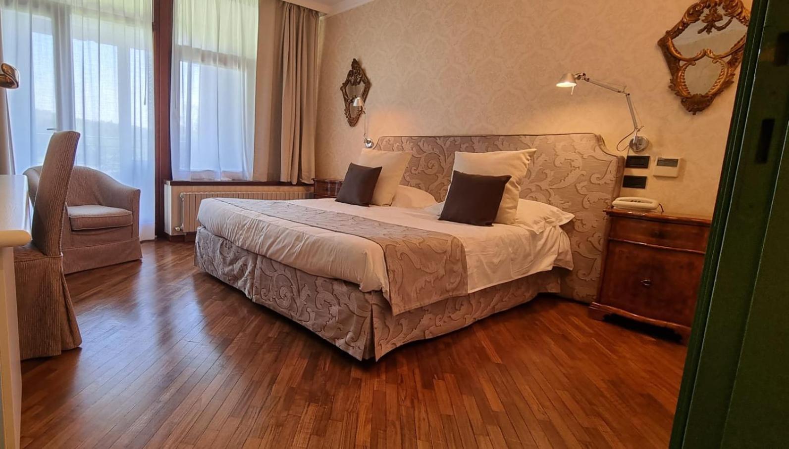 Double Room with Park View - Photo 3
