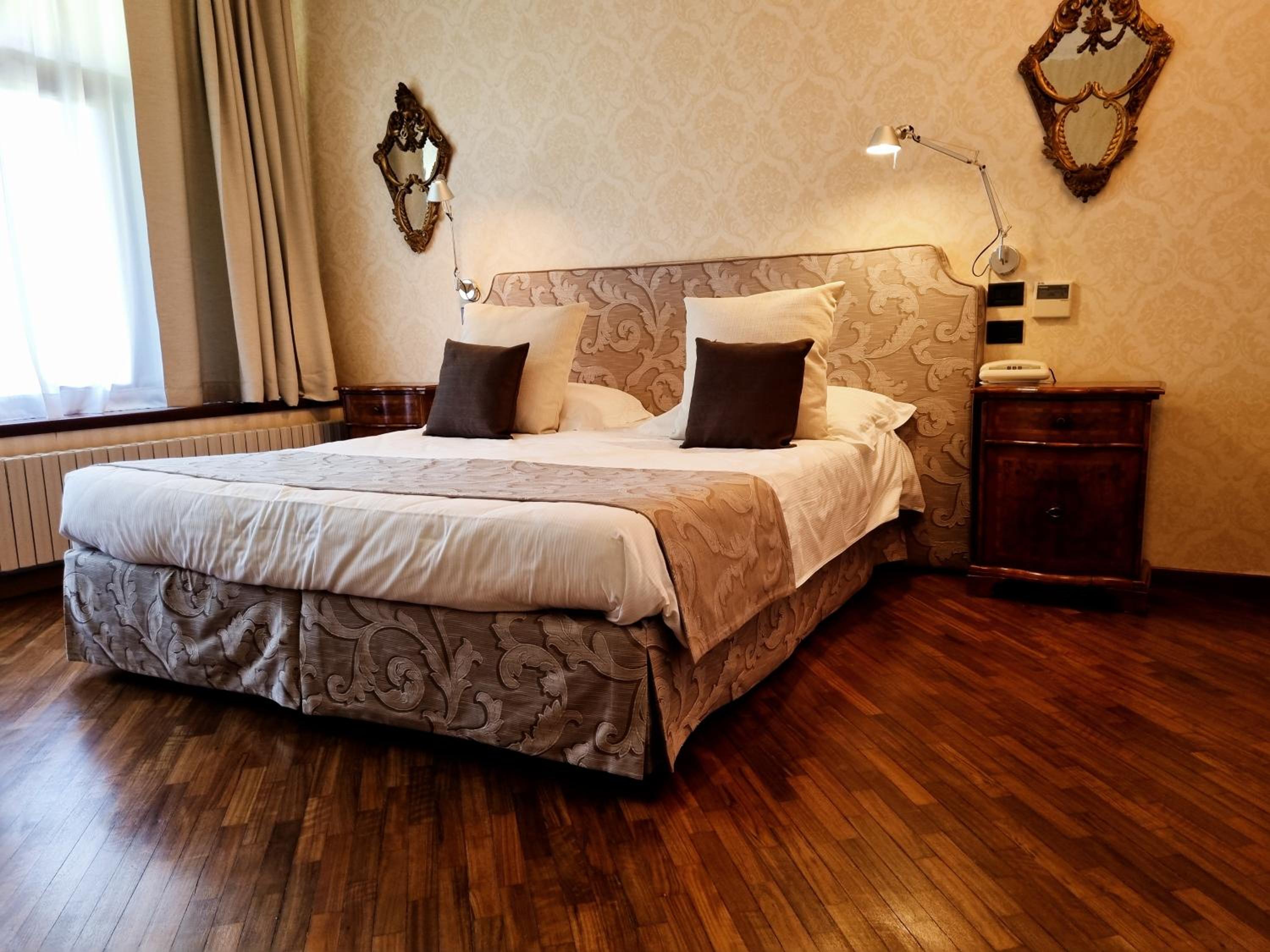 Double Room with Park View - Photo 8