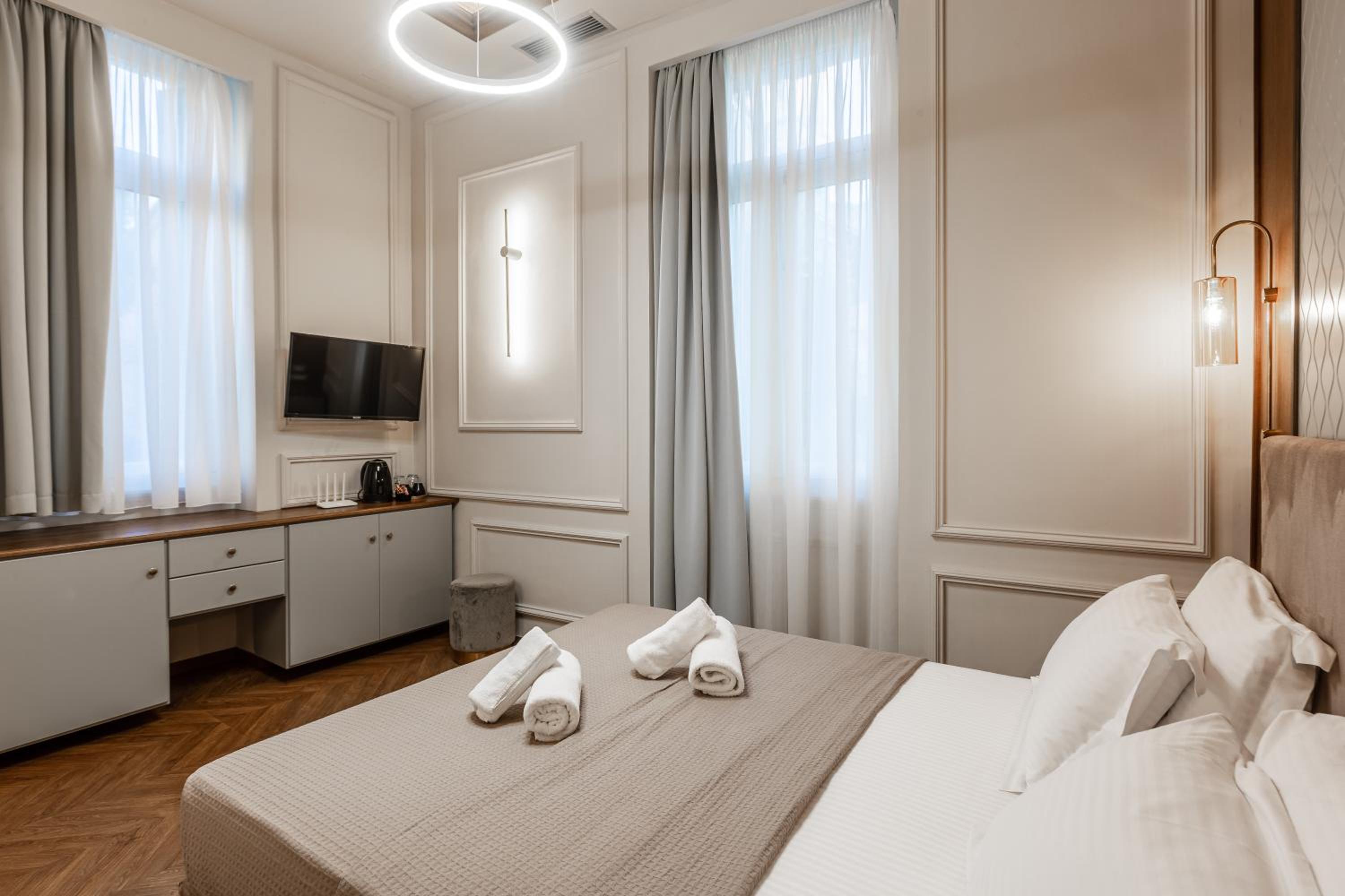 Deluxe Double Room - Photo 1