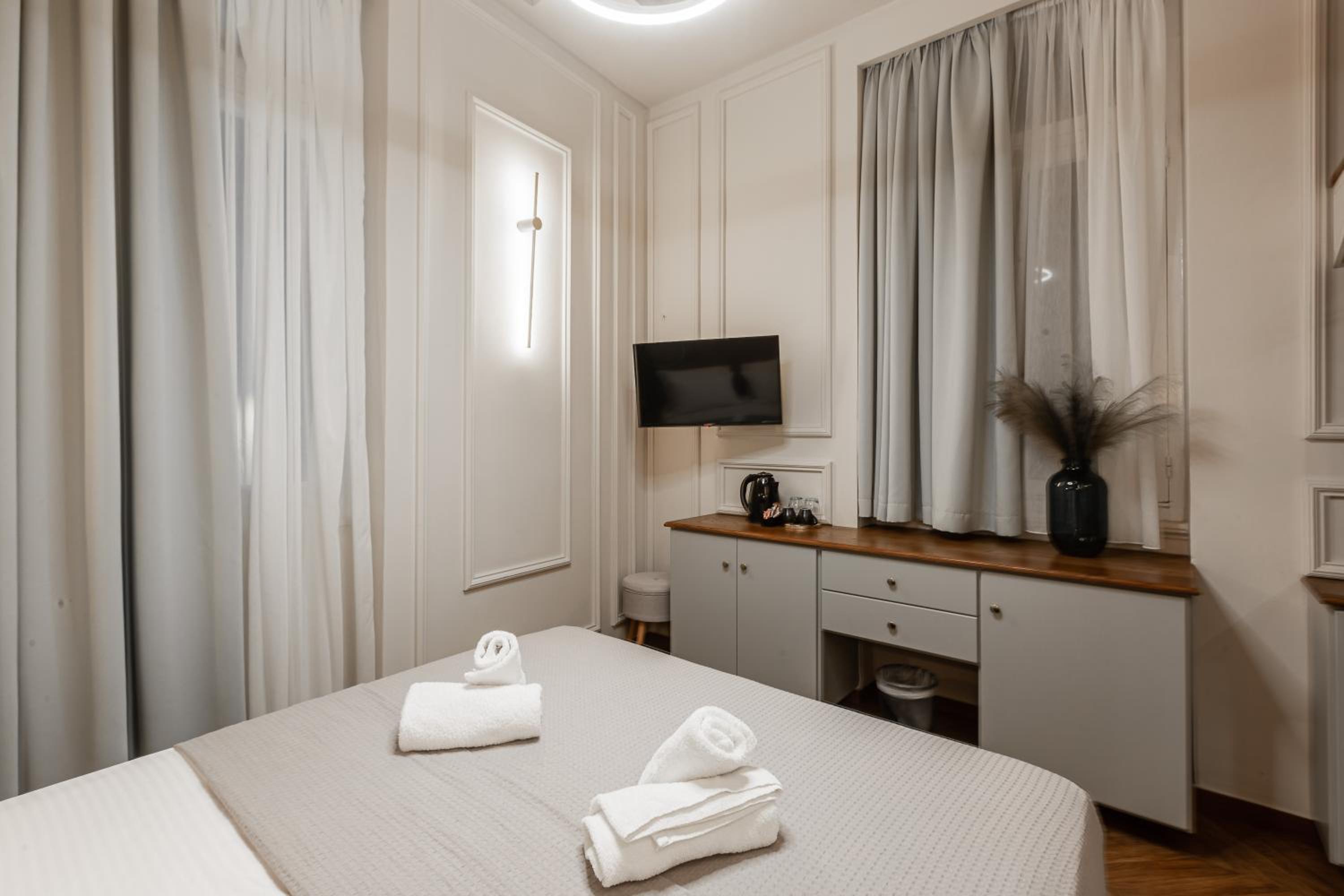 Deluxe Double Room - Photo 7