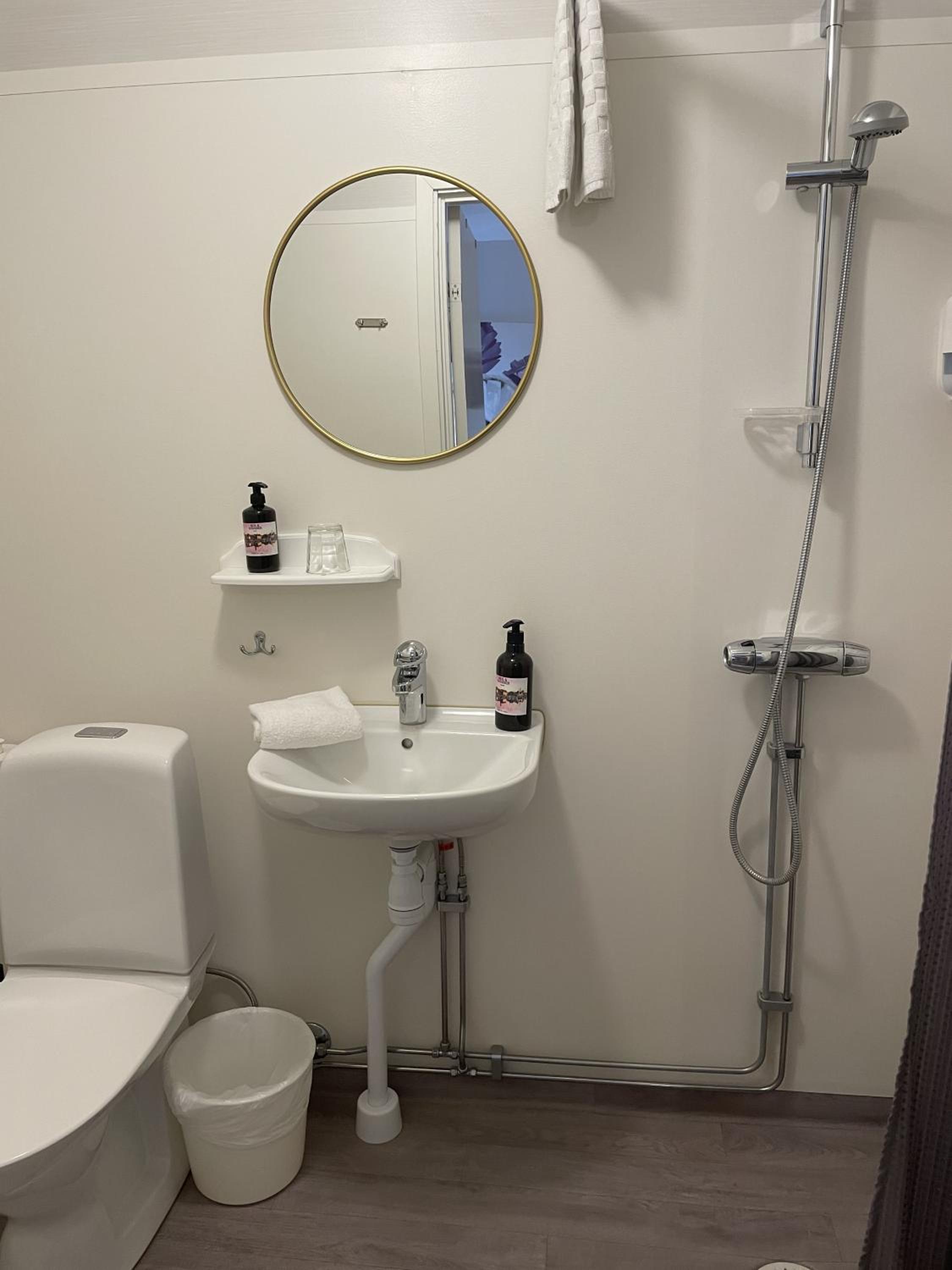Single Room photo 3