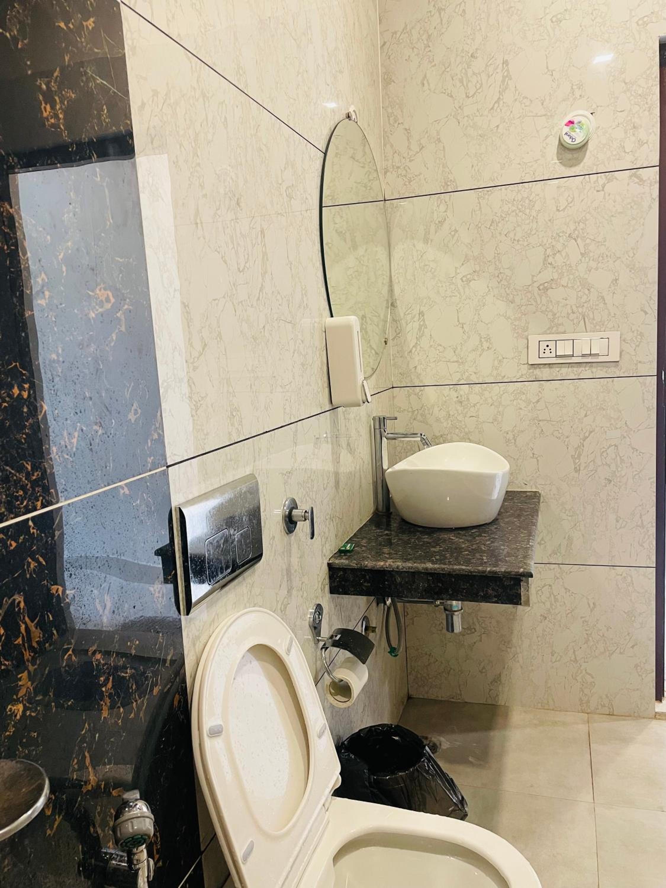 Deluxe Double Room (2 Adults + 1 Child) photo 2