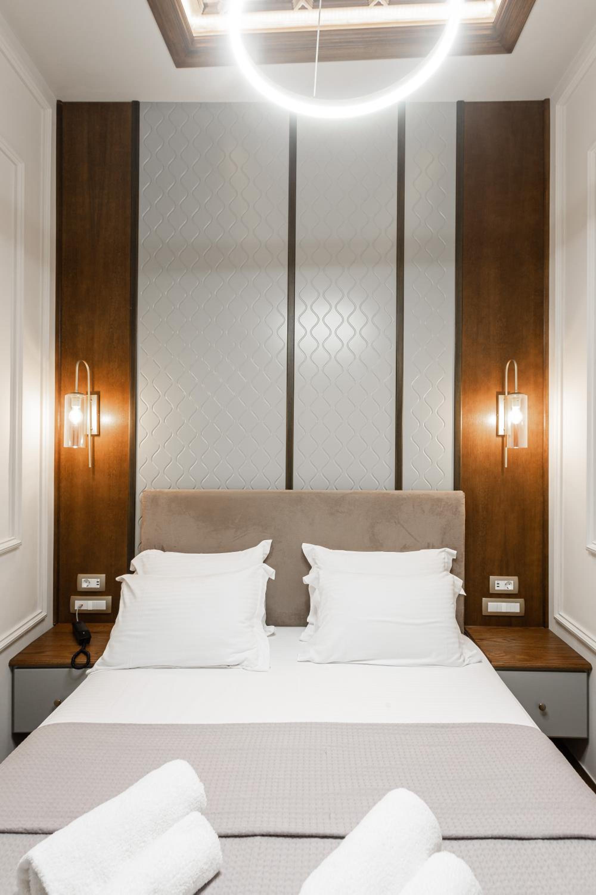 Economy Double Room - Photo 9