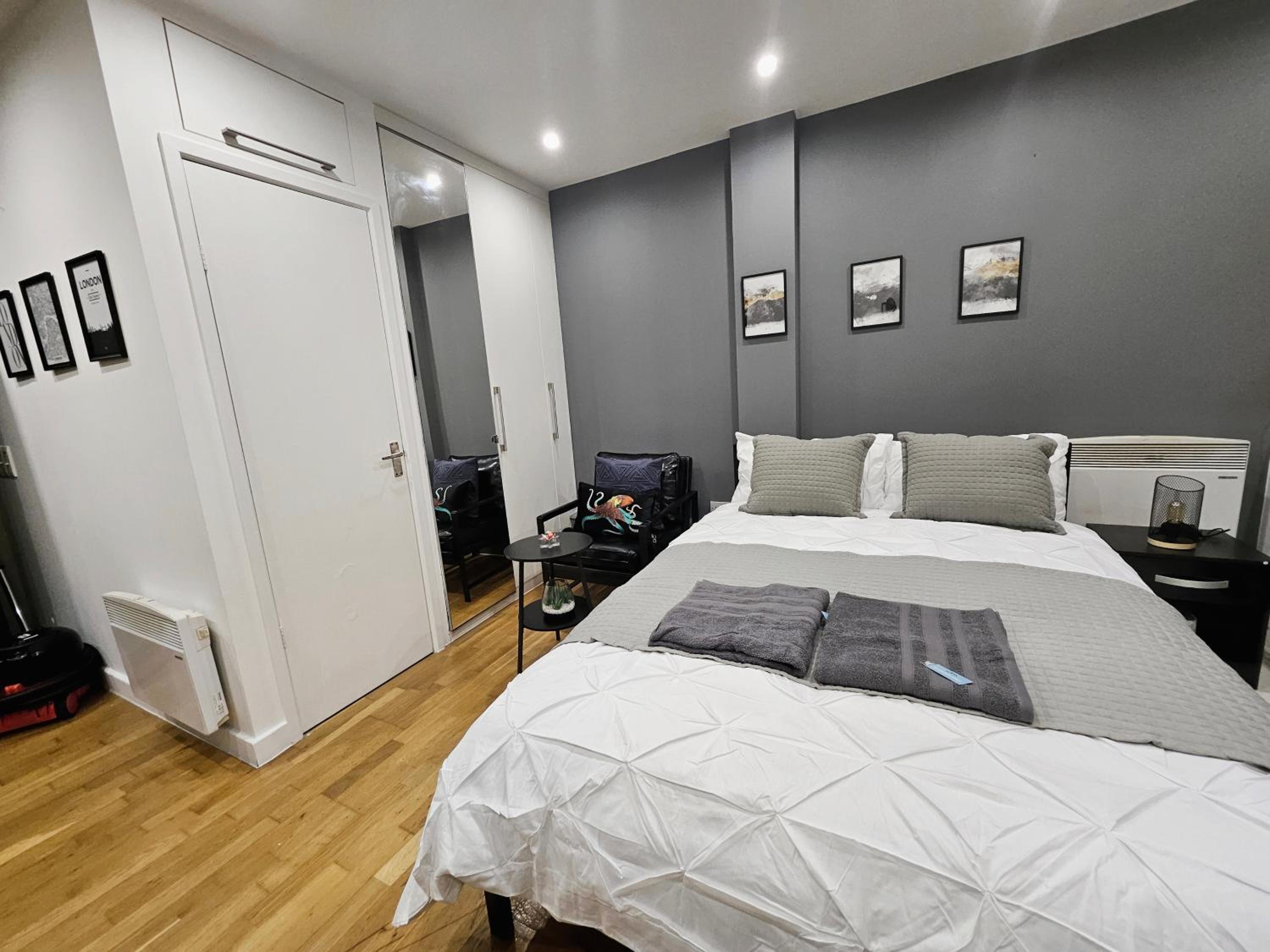 One-Bedroom Apartment photo 2