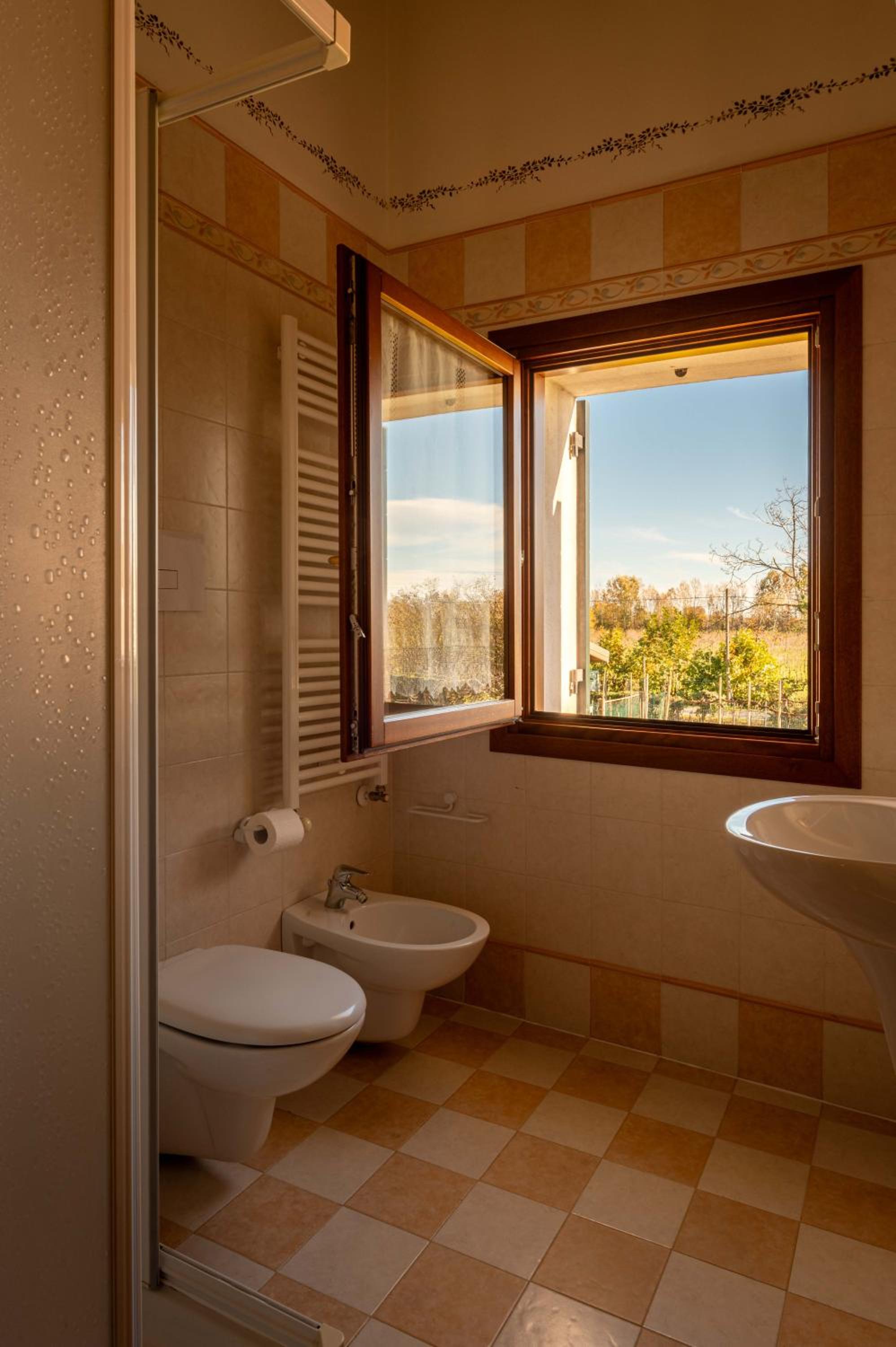 Double Room with Private Bathroom photo 2