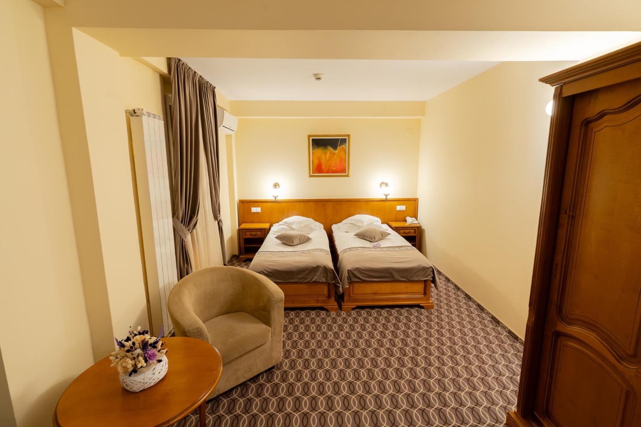 Superior Double or Twin Room - Photo 11