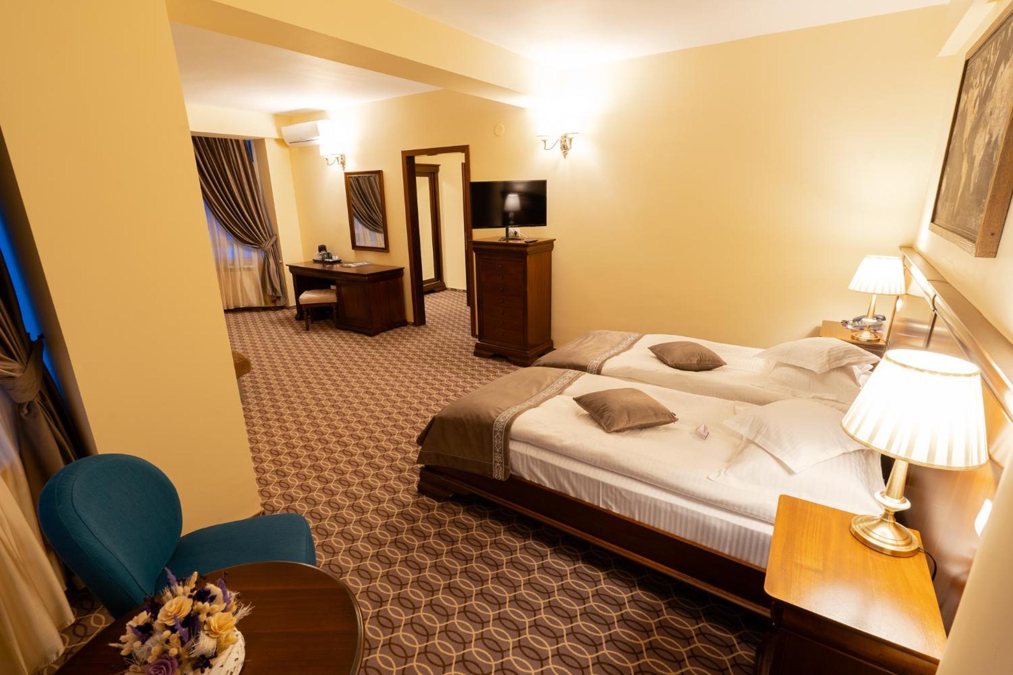 Superior Double or Twin Room - Photo 10