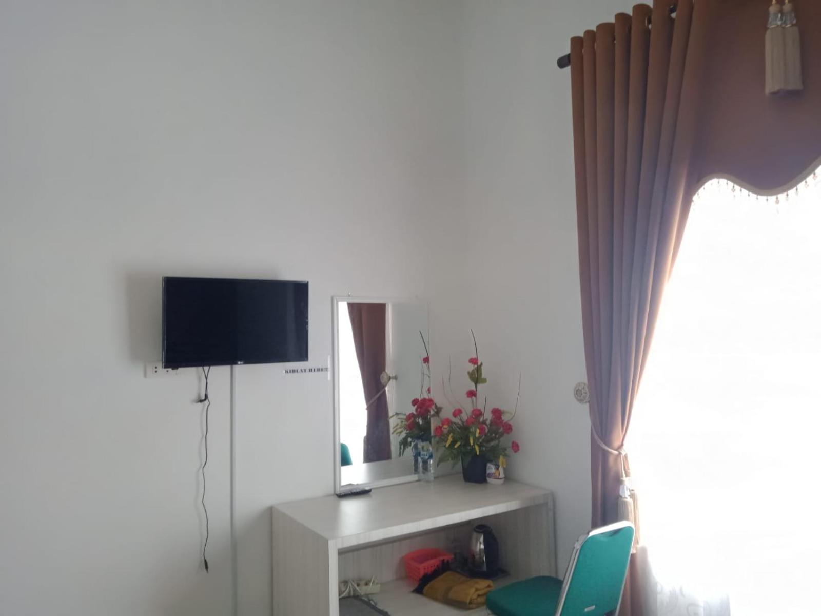 Family Room photo 3