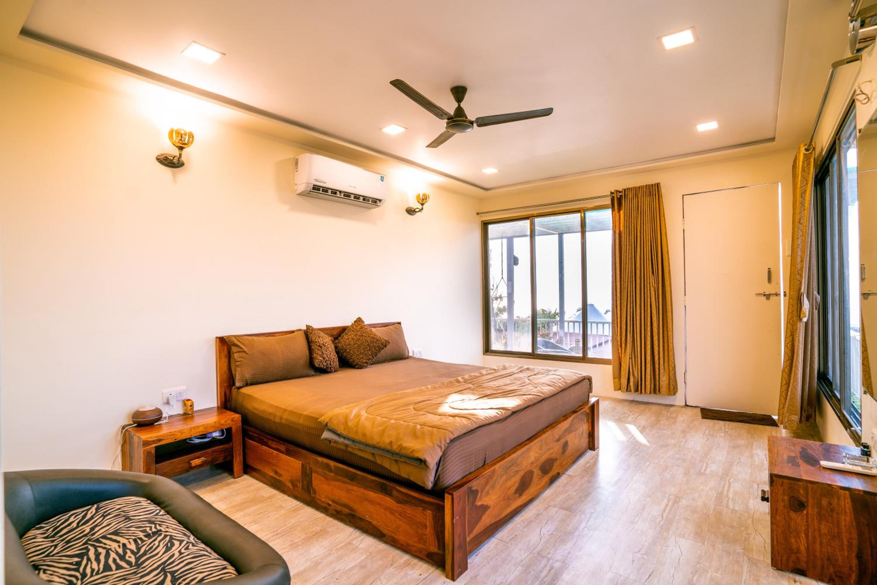 Deluxe Double Room with Balcony and Sea View
